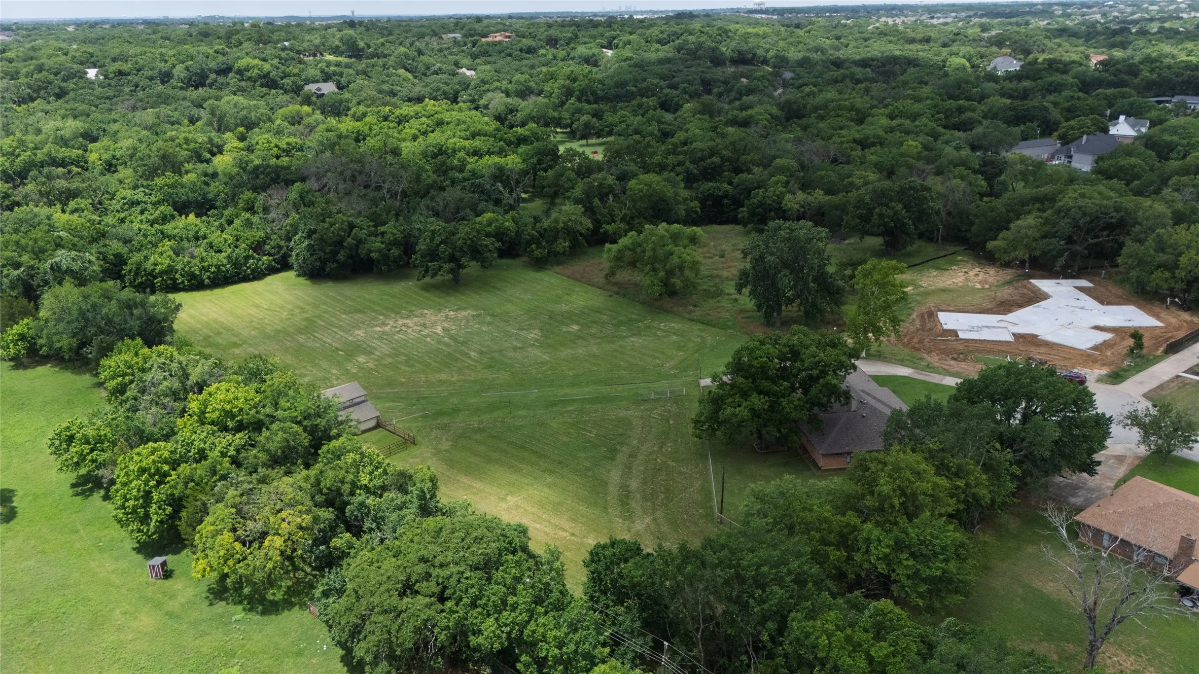 Single Family Residence For Sale in Tarrant County , 1215 Oakwood Trail, Southlake, Texas 76092, 4 Bedroom, 3 Bathroom, 2 Garage spaces, 2,700 Sqft, built in 1980, mls#21343826, Real Estate Agent in Southlake, Homes For Sale in Tarrant county, Homes For Sale in Southlake, Realtor in Southlake Texas, Real Estate Brokerage Independent Realty Texas, Luminita Cordes Realtor
