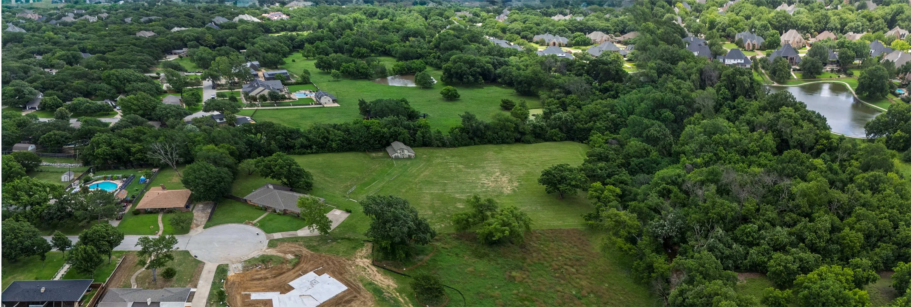 Single Family Residence For Sale in Tarrant County , 1215 Oakwood Trail, Southlake, Texas 76092, 4 Bedroom, 3 Bathroom, 2 Garage spaces, 2,700 Sqft, built in 1980, mls#21343826, Real Estate Agent in Southlake, Homes For Sale in Tarrant county, Homes For Sale in Southlake, Realtor in Southlake Texas, Real Estate Brokerage Independent Realty Texas, Luminita Cordes Realtor