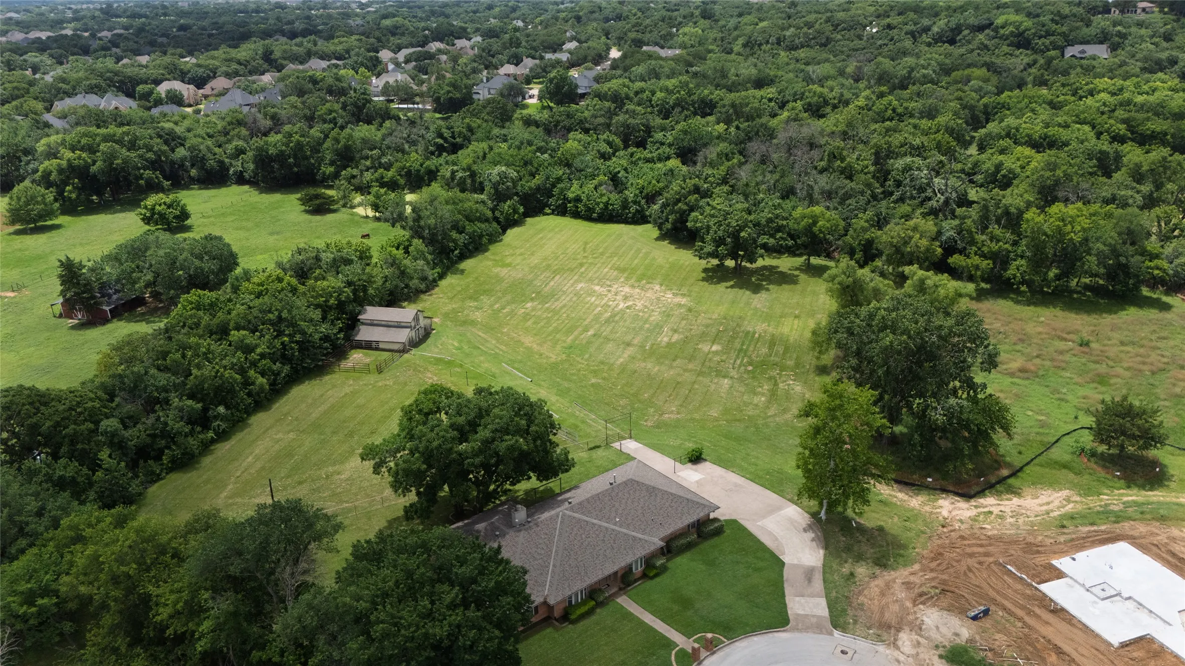 Single Family Residence For Sale in Tarrant County , 1215 Oakwood Trail, Southlake, Texas 76092, 4 Bedroom, 3 Bathroom, 2 Garage spaces, 2,700 Sqft, built in 1980, mls#21343826, Real Estate Agent in Southlake, Homes For Sale in Tarrant county, Homes For Sale in Southlake, Realtor in Southlake Texas, Real Estate Brokerage Independent Realty Texas, Luminita Cordes Realtor