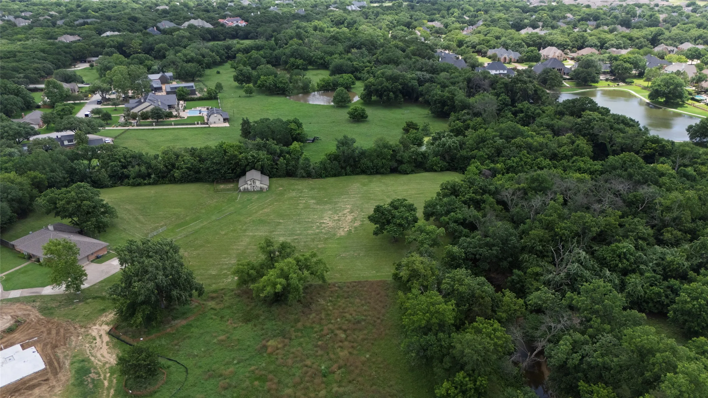 Single Family Residence For Sale in Tarrant County , 1215 Oakwood Trail, Southlake, Texas 76092, 4 Bedroom, 3 Bathroom, 2 Garage spaces, 2,700 Sqft, built in 1980, mls#21343826, Real Estate Agent in Southlake, Homes For Sale in Tarrant county, Homes For Sale in Southlake, Realtor in Southlake Texas, Real Estate Brokerage Independent Realty Texas, Luminita Cordes Realtor