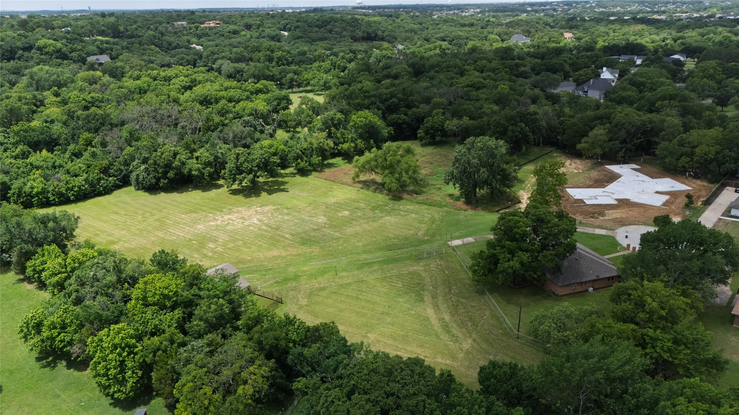 Single Family Residence For Sale in Tarrant County , 1215 Oakwood Trail, Southlake, Texas 76092, 4 Bedroom, 3 Bathroom, 2 Garage spaces, 2,700 Sqft, built in 1980, mls#21343826, Real Estate Agent in Southlake, Homes For Sale in Tarrant county, Homes For Sale in Southlake, Realtor in Southlake Texas, Real Estate Brokerage Independent Realty Texas, Luminita Cordes Realtor