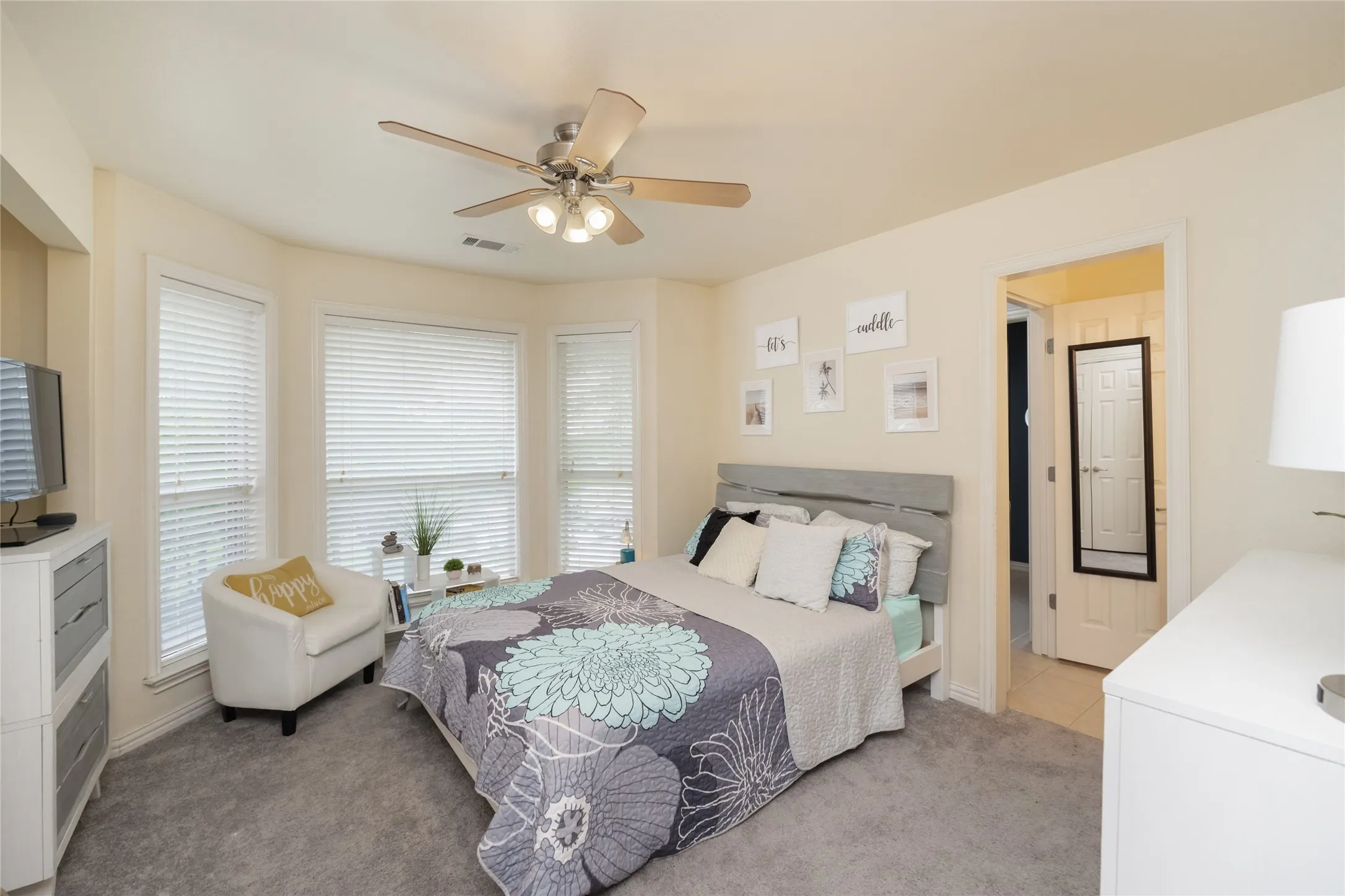 Single Family Residence For Sale in Ellis County , 135 Kirkpatrick Road, Ennis, Texas 75119, 3 Bedroom, 4 Bathroom, 6 Garage spaces, 3,482 Sqft, built in 2004, mls#21332011, Real Estate Agent in Ennis, Homes For Sale in Ellis county, Homes For Sale in Ennis, Realtor in Ennis Texas, Real Estate Brokerage Independent Realty Texas, Luminita Cordes Realtor