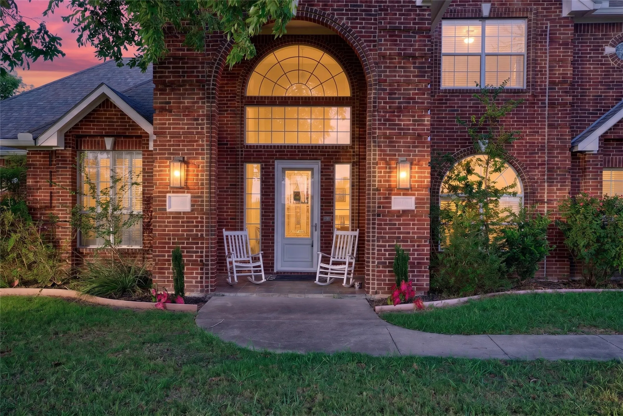 Single Family Residence For Sale in Ellis County , 135 Kirkpatrick Road, Ennis, Texas 75119, 3 Bedroom, 4 Bathroom, 6 Garage spaces, 3,482 Sqft, built in 2004, mls#21332011, Real Estate Agent in Ennis, Homes For Sale in Ellis county, Homes For Sale in Ennis, Realtor in Ennis Texas, Real Estate Brokerage Independent Realty Texas, Luminita Cordes Realtor