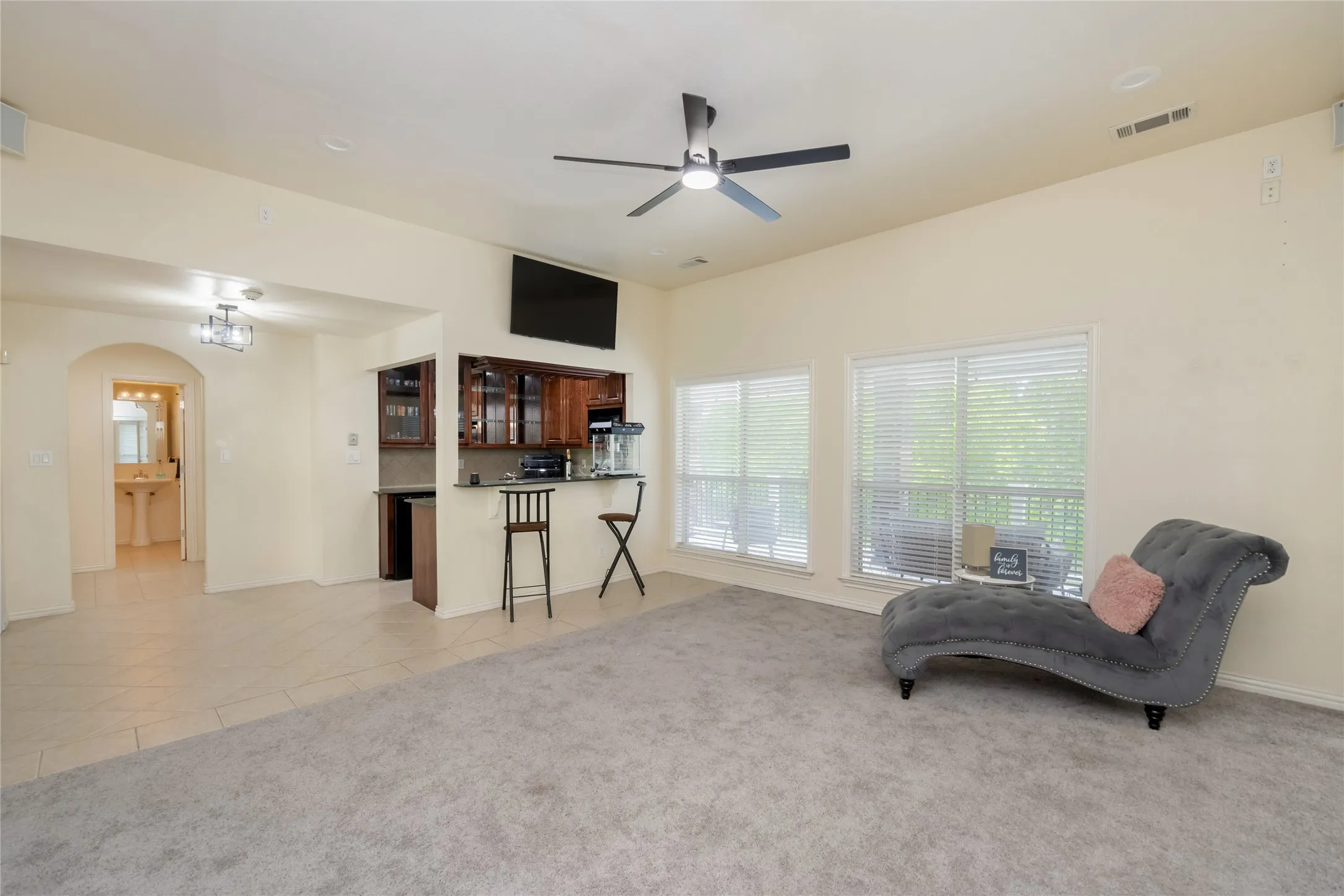 Single Family Residence For Sale in Ellis County , 135 Kirkpatrick Road, Ennis, Texas 75119, 3 Bedroom, 4 Bathroom, 6 Garage spaces, 3,482 Sqft, built in 2004, mls#21332011, Real Estate Agent in Ennis, Homes For Sale in Ellis county, Homes For Sale in Ennis, Realtor in Ennis Texas, Real Estate Brokerage Independent Realty Texas, Luminita Cordes Realtor