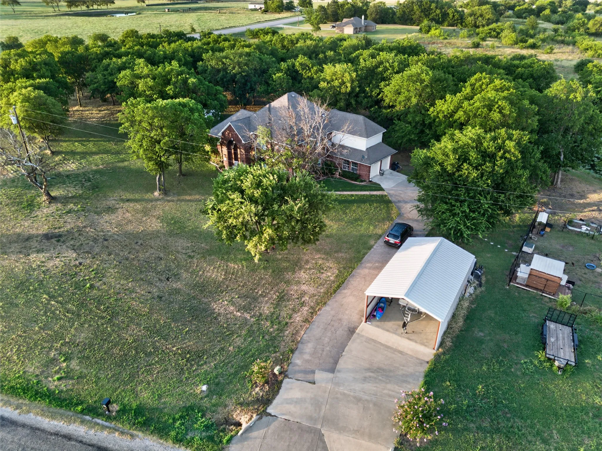 Single Family Residence For Sale in Ellis County , 135 Kirkpatrick Road, Ennis, Texas 75119, 3 Bedroom, 4 Bathroom, 6 Garage spaces, 3,482 Sqft, built in 2004, mls#21332011, Real Estate Agent in Ennis, Homes For Sale in Ellis county, Homes For Sale in Ennis, Realtor in Ennis Texas, Real Estate Brokerage Independent Realty Texas, Luminita Cordes Realtor