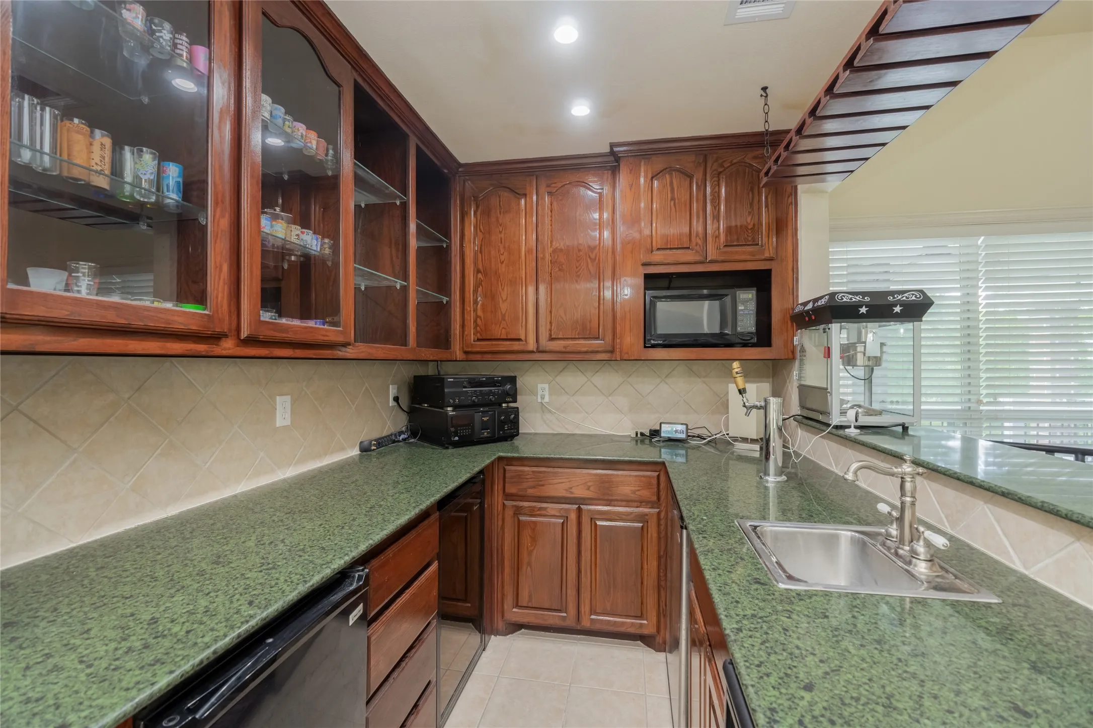 Single Family Residence For Sale in Ellis County , 135 Kirkpatrick Road, Ennis, Texas 75119, 3 Bedroom, 4 Bathroom, 6 Garage spaces, 3,482 Sqft, built in 2004, mls#21332011, Real Estate Agent in Ennis, Homes For Sale in Ellis county, Homes For Sale in Ennis, Realtor in Ennis Texas, Real Estate Brokerage Independent Realty Texas, Luminita Cordes Realtor