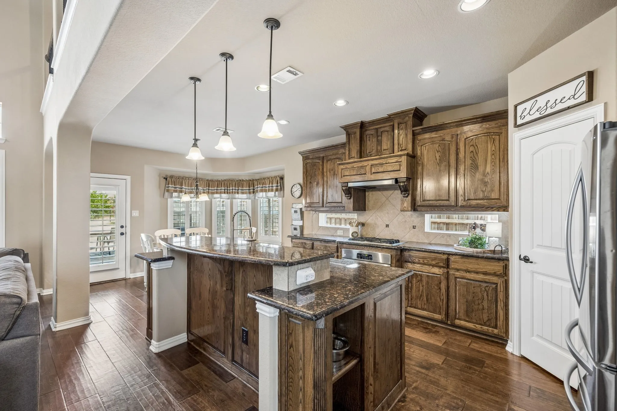 Single Family Residence For Sale in Denton County , 2261 Hideaway Pointe Drive, Little Elm, Texas 75068, 5 Bedroom, 3 Bathroom, 3 Garage spaces, 3,575 Sqft, built in 2010, mls#21345692, Real Estate Agent in Little Elm, Homes For Sale in Denton county, Homes For Sale in Little Elm, Realtor in Little Elm Texas, Real Estate Brokerage Independent Realty Texas, Luminita Cordes Realtor