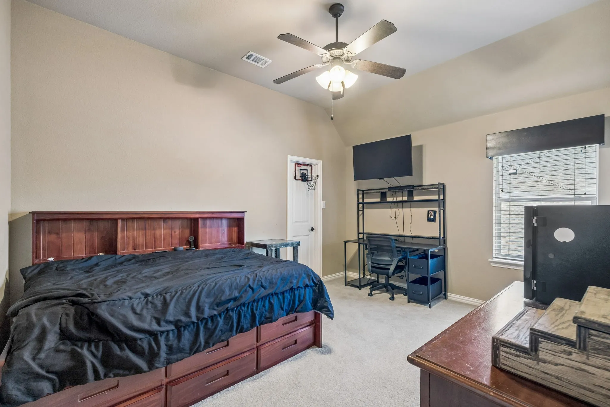 Single Family Residence For Sale in Denton County , 2261 Hideaway Pointe Drive, Little Elm, Texas 75068, 5 Bedroom, 3 Bathroom, 3 Garage spaces, 3,575 Sqft, built in 2010, mls#21345692, Real Estate Agent in Little Elm, Homes For Sale in Denton county, Homes For Sale in Little Elm, Realtor in Little Elm Texas, Real Estate Brokerage Independent Realty Texas, Luminita Cordes Realtor