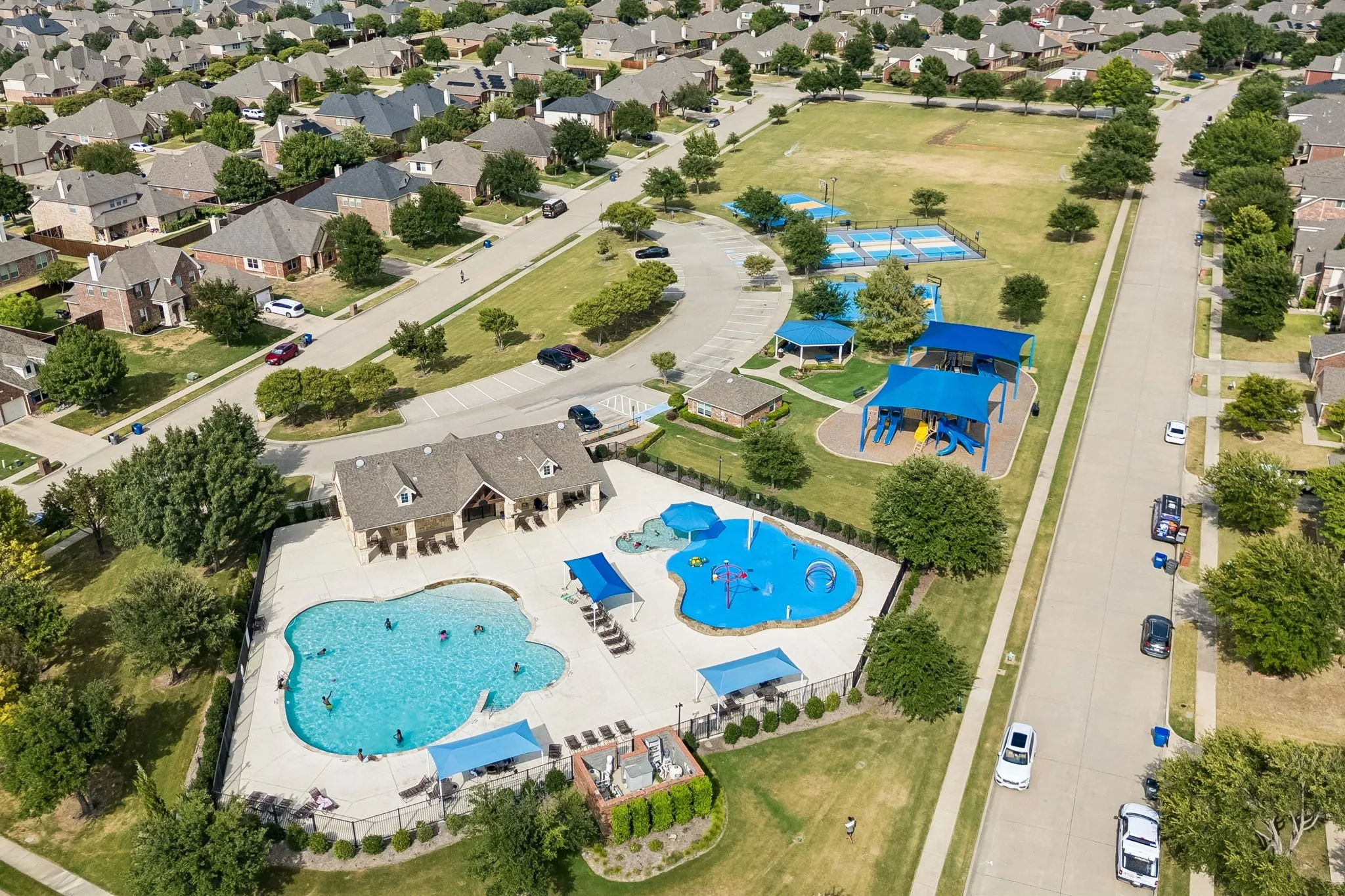 Single Family Residence For Sale in Denton County , 2261 Hideaway Pointe Drive, Little Elm, Texas 75068, 5 Bedroom, 3 Bathroom, 3 Garage spaces, 3,575 Sqft, built in 2010, mls#21345692, Real Estate Agent in Little Elm, Homes For Sale in Denton county, Homes For Sale in Little Elm, Realtor in Little Elm Texas, Real Estate Brokerage Independent Realty Texas, Luminita Cordes Realtor