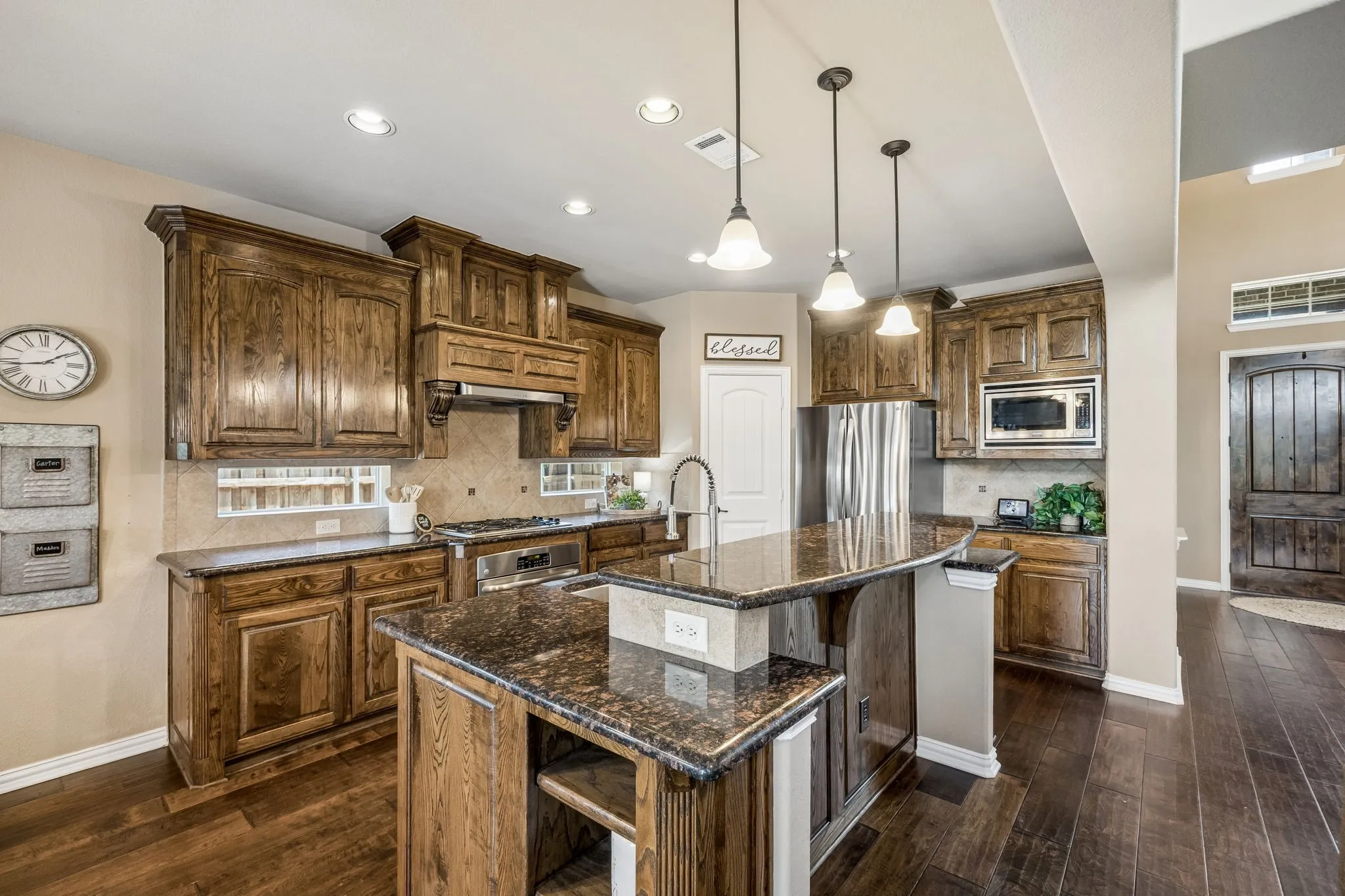 Single Family Residence For Sale in Denton County , 2261 Hideaway Pointe Drive, Little Elm, Texas 75068, 5 Bedroom, 3 Bathroom, 3 Garage spaces, 3,575 Sqft, built in 2010, mls#21345692, Real Estate Agent in Little Elm, Homes For Sale in Denton county, Homes For Sale in Little Elm, Realtor in Little Elm Texas, Real Estate Brokerage Independent Realty Texas, Luminita Cordes Realtor