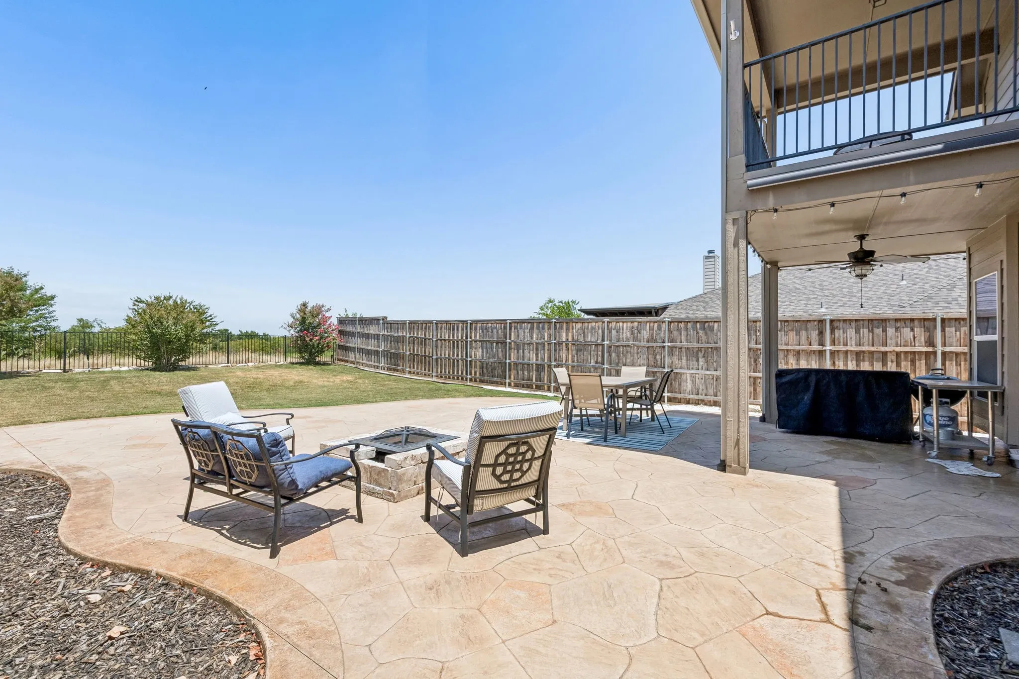 Single Family Residence For Sale in Denton County , 2261 Hideaway Pointe Drive, Little Elm, Texas 75068, 5 Bedroom, 3 Bathroom, 3 Garage spaces, 3,575 Sqft, built in 2010, mls#21345692, Real Estate Agent in Little Elm, Homes For Sale in Denton county, Homes For Sale in Little Elm, Realtor in Little Elm Texas, Real Estate Brokerage Independent Realty Texas, Luminita Cordes Realtor