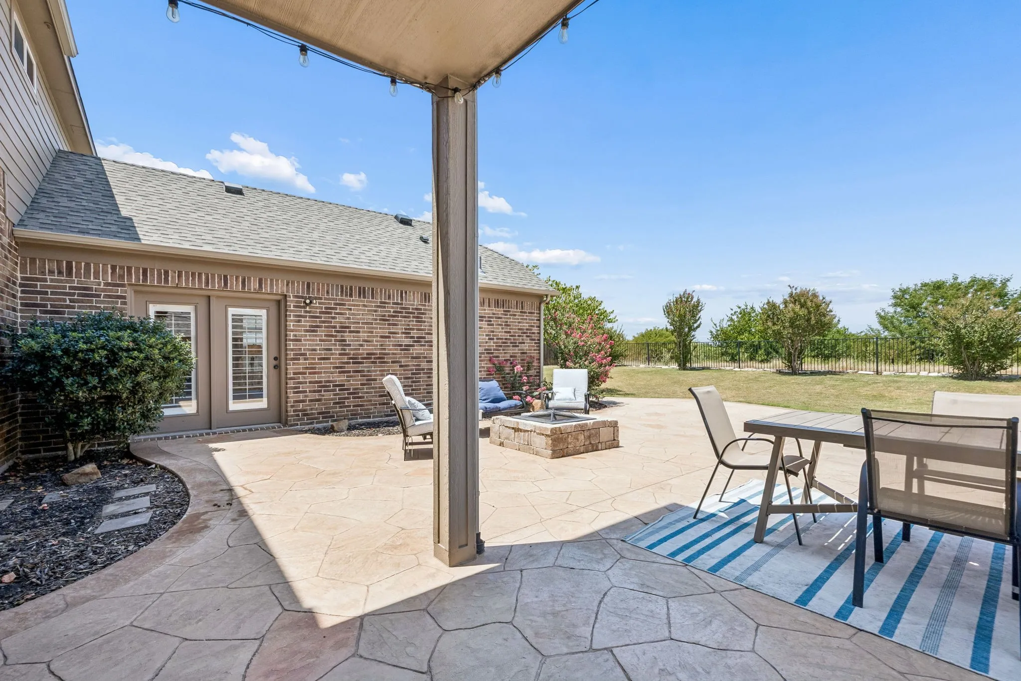 Single Family Residence For Sale in Denton County , 2261 Hideaway Pointe Drive, Little Elm, Texas 75068, 5 Bedroom, 3 Bathroom, 3 Garage spaces, 3,575 Sqft, built in 2010, mls#21345692, Real Estate Agent in Little Elm, Homes For Sale in Denton county, Homes For Sale in Little Elm, Realtor in Little Elm Texas, Real Estate Brokerage Independent Realty Texas, Luminita Cordes Realtor