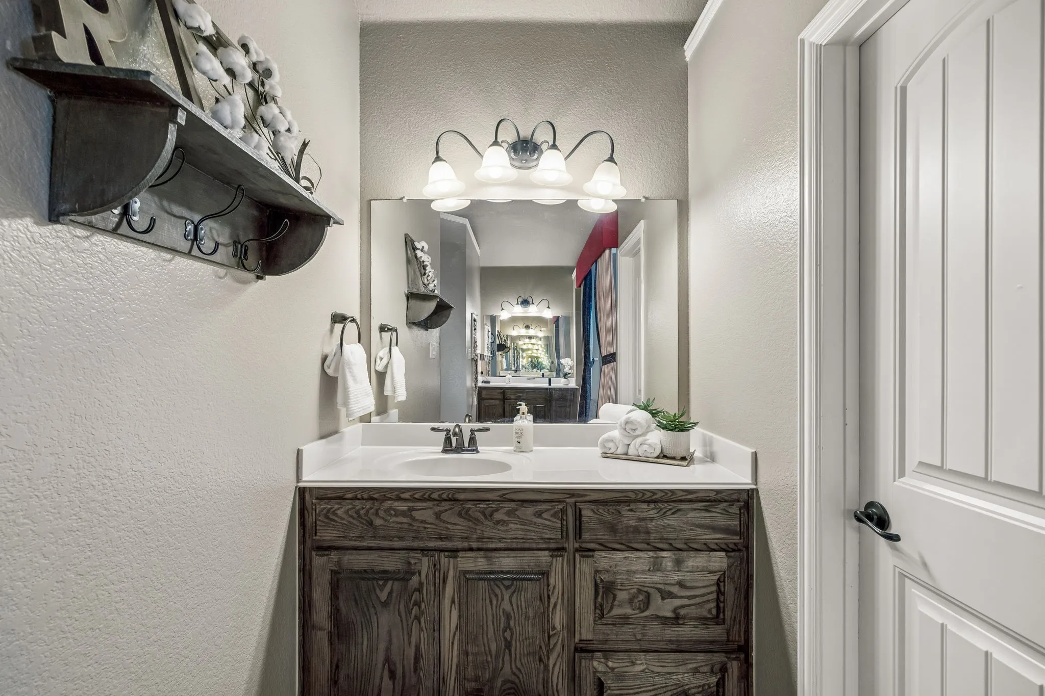 Single Family Residence For Sale in Denton County , 2261 Hideaway Pointe Drive, Little Elm, Texas 75068, 5 Bedroom, 3 Bathroom, 3 Garage spaces, 3,575 Sqft, built in 2010, mls#21345692, Real Estate Agent in Little Elm, Homes For Sale in Denton county, Homes For Sale in Little Elm, Realtor in Little Elm Texas, Real Estate Brokerage Independent Realty Texas, Luminita Cordes Realtor