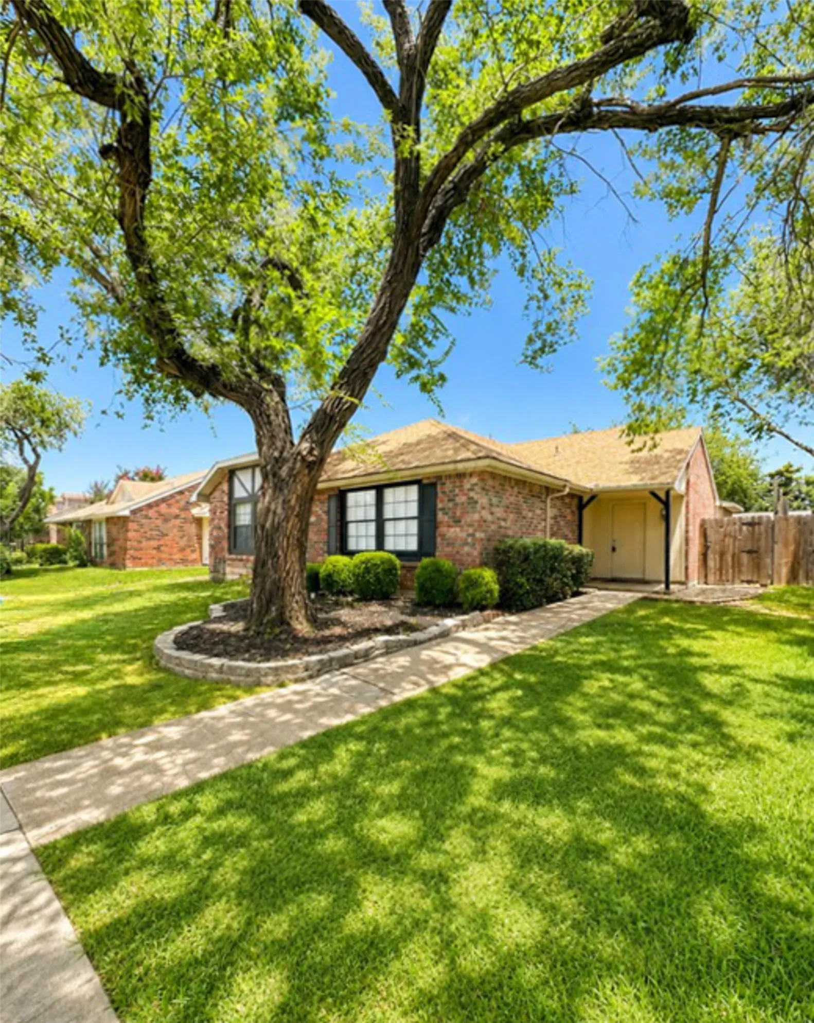 Single Family Residence For Sale in Denton County , 4618 Carr Street, The Colony, Texas 75056, 2 Bedroom, 2 Bathroom, Garage spaces, 1,227 Sqft, built in 1983, Price $239,900, mls#21325755, Real Estate Agent in The Colony, Homes For Sale in Denton county, Homes For Sale in The Colony, Realtor in The Colony Texas, Real Estate Brokerage Independent Realty Texas, Luminita Cordes Realtor