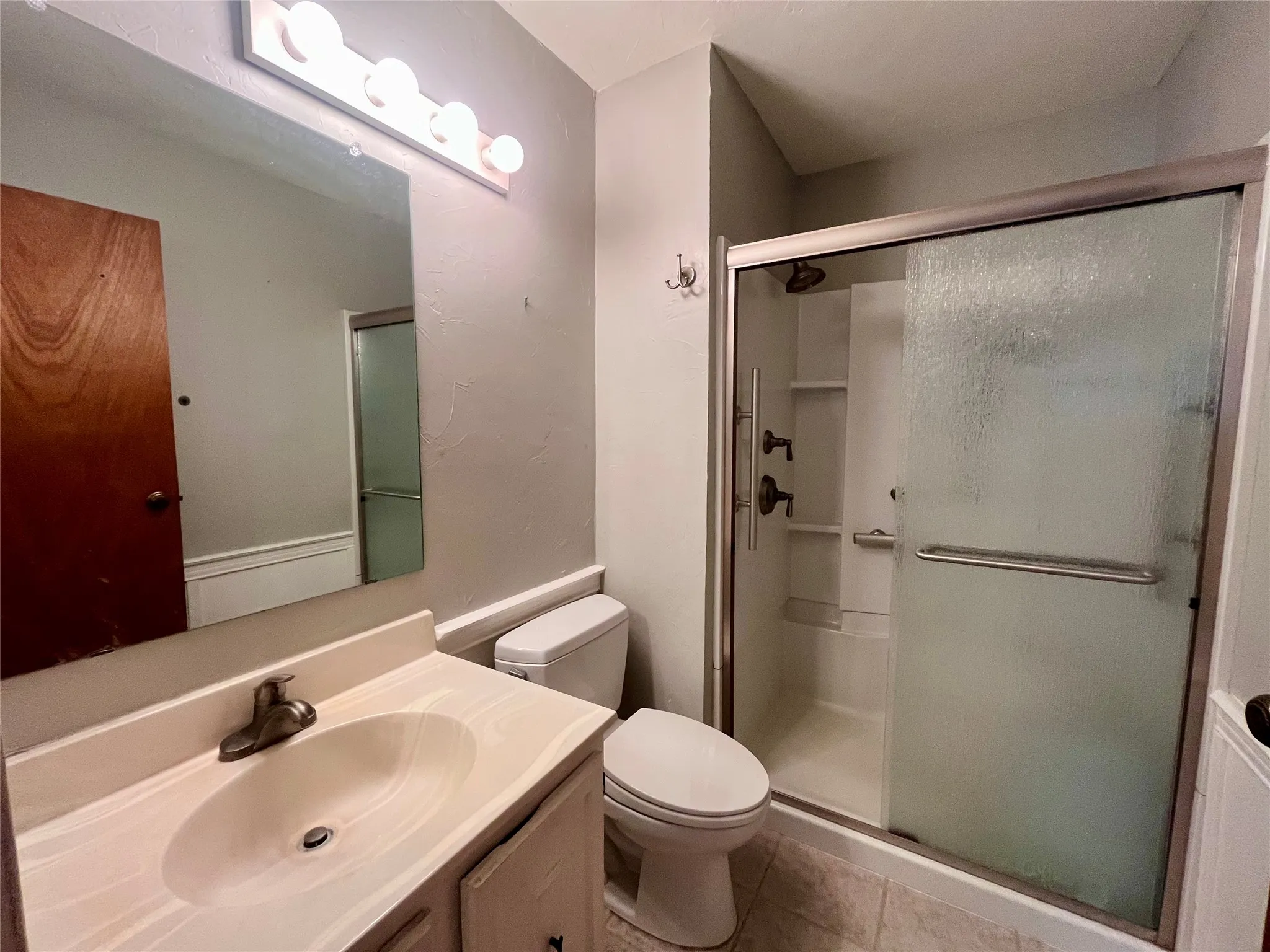 Single Family Residence For Sale in Dallas County , 7410 Boisenberry Lane, Dallas, Texas 75249, 4 Bedroom, 3 Bathroom, 2 Garage spaces, 2,435 Sqft, built in 1981, mls#21346924, Real Estate Agent in Dallas, Homes For Sale in Dallas county, Homes For Sale in Dallas, Realtor in Dallas Texas, Real Estate Brokerage Independent Realty Texas, Luminita Cordes Realtor