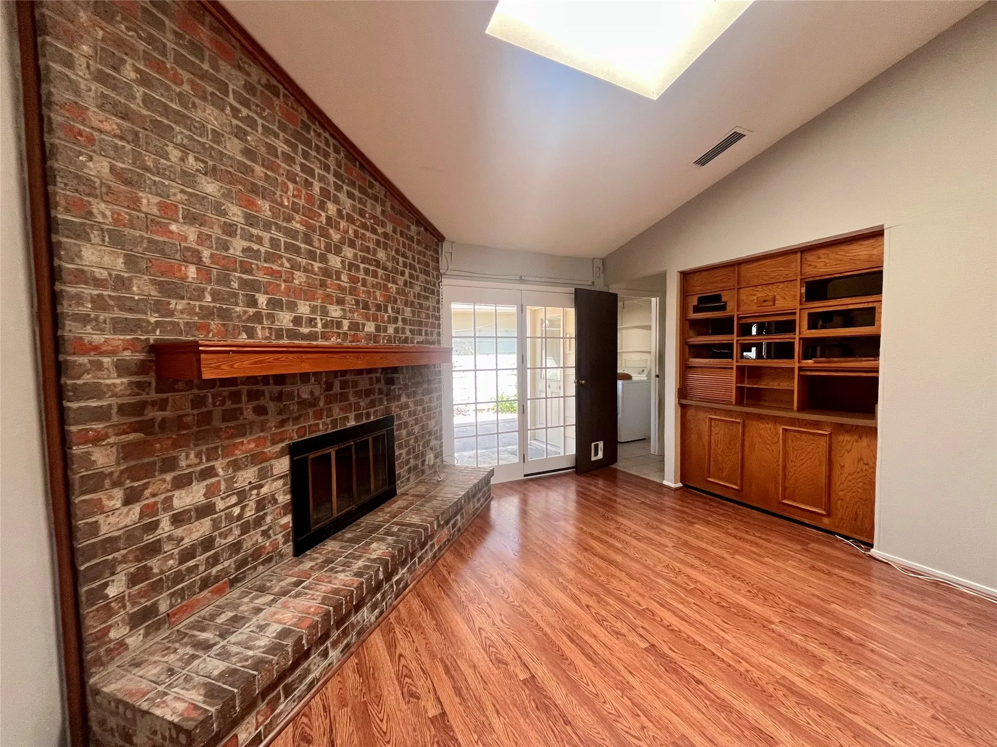 Single Family Residence For Sale in Dallas County , 7410 Boisenberry Lane, Dallas, Texas 75249, 4 Bedroom, 3 Bathroom, 2 Garage spaces, 2,435 Sqft, built in 1981, mls#21346924, Real Estate Agent in Dallas, Homes For Sale in Dallas county, Homes For Sale in Dallas, Realtor in Dallas Texas, Real Estate Brokerage Independent Realty Texas, Luminita Cordes Realtor