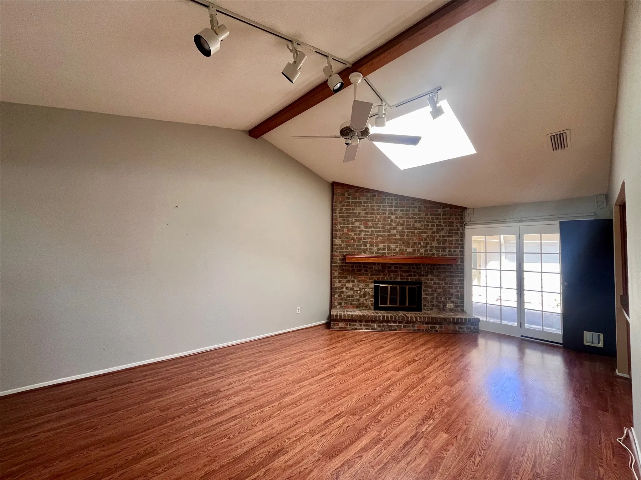 Single Family Residence For Sale in Dallas County , 7410 Boisenberry Lane, Dallas, Texas 75249, 4 Bedroom, 3 Bathroom, 2 Garage spaces, 2,435 Sqft, built in 1981, mls#21346924, Real Estate Agent in Dallas, Homes For Sale in Dallas county, Homes For Sale in Dallas, Realtor in Dallas Texas, Real Estate Brokerage Independent Realty Texas, Luminita Cordes Realtor