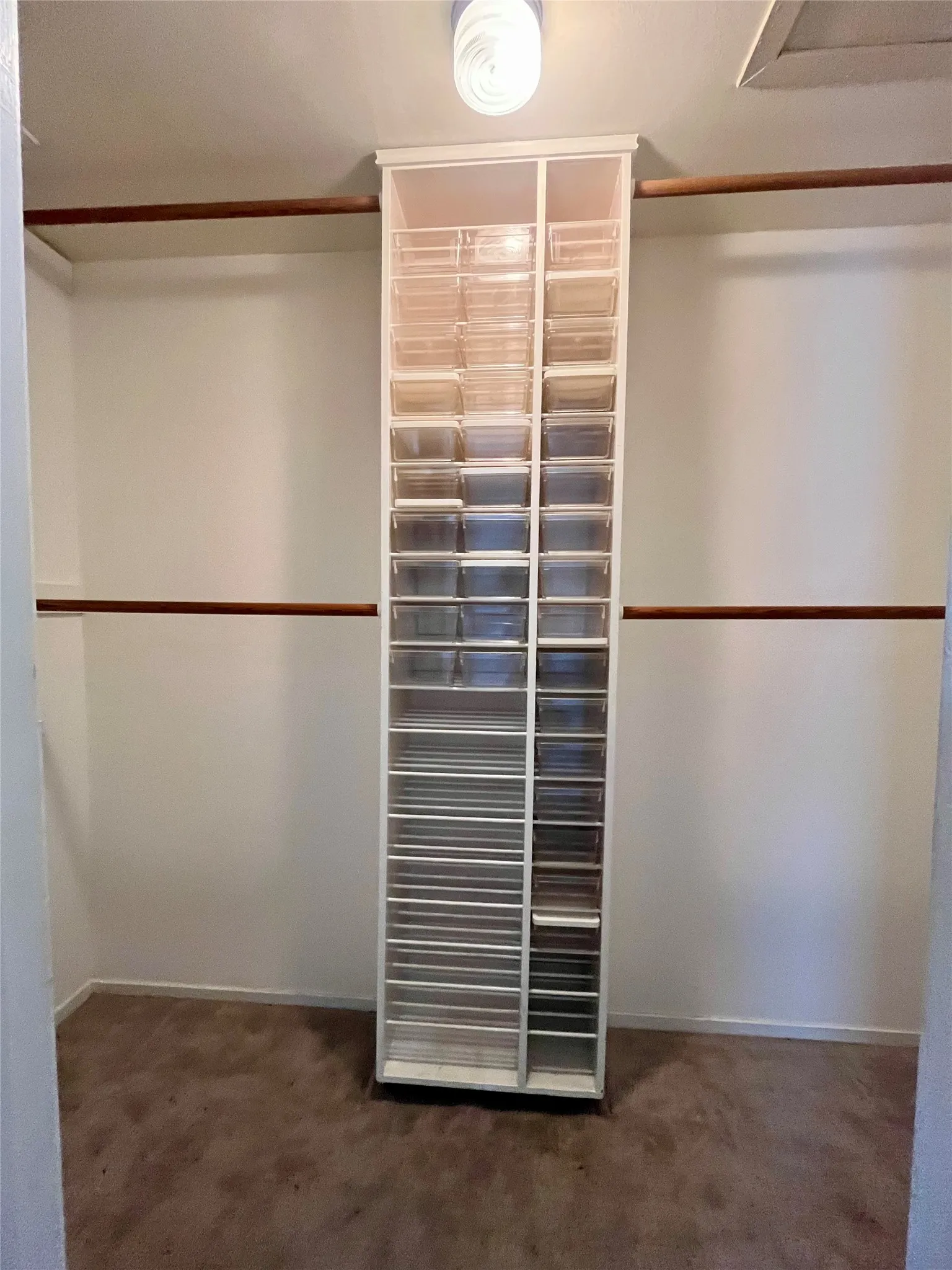 Single Family Residence For Sale in Dallas County , 7410 Boisenberry Lane, Dallas, Texas 75249, 4 Bedroom, 3 Bathroom, 2 Garage spaces, 2,435 Sqft, built in 1981, mls#21346924, Real Estate Agent in Dallas, Homes For Sale in Dallas county, Homes For Sale in Dallas, Realtor in Dallas Texas, Real Estate Brokerage Independent Realty Texas, Luminita Cordes Realtor