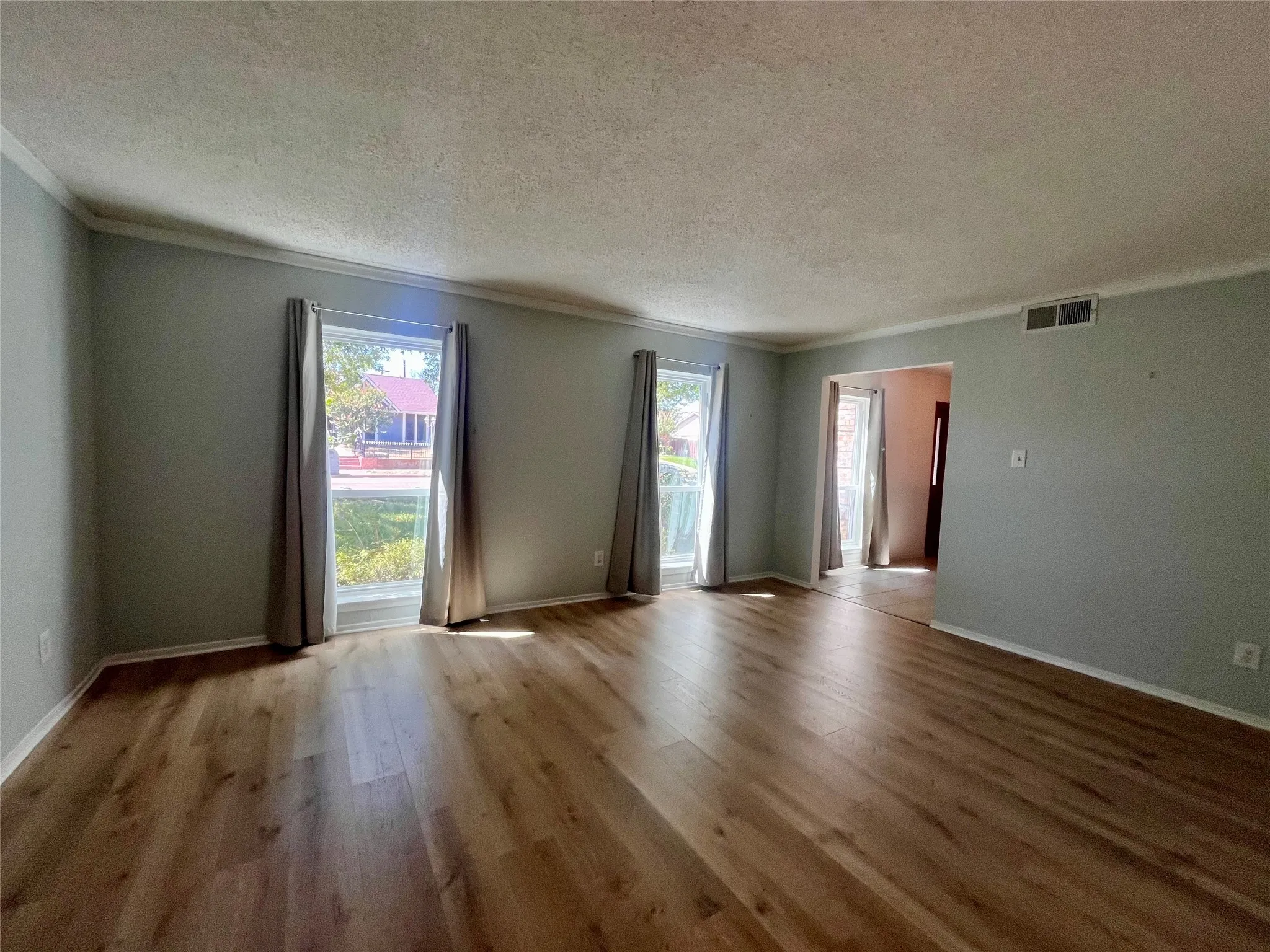 Single Family Residence For Sale in Dallas County , 7410 Boisenberry Lane, Dallas, Texas 75249, 4 Bedroom, 3 Bathroom, 2 Garage spaces, 2,435 Sqft, built in 1981, mls#21346924, Real Estate Agent in Dallas, Homes For Sale in Dallas county, Homes For Sale in Dallas, Realtor in Dallas Texas, Real Estate Brokerage Independent Realty Texas, Luminita Cordes Realtor