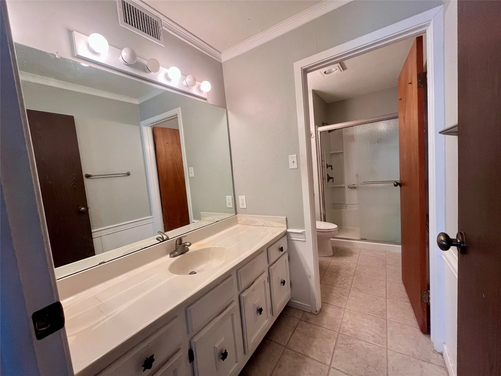 Single Family Residence For Sale in Dallas County , 7410 Boisenberry Lane, Dallas, Texas 75249, 4 Bedroom, 3 Bathroom, 2 Garage spaces, 2,435 Sqft, built in 1981, mls#21346924, Real Estate Agent in Dallas, Homes For Sale in Dallas county, Homes For Sale in Dallas, Realtor in Dallas Texas, Real Estate Brokerage Independent Realty Texas, Luminita Cordes Realtor