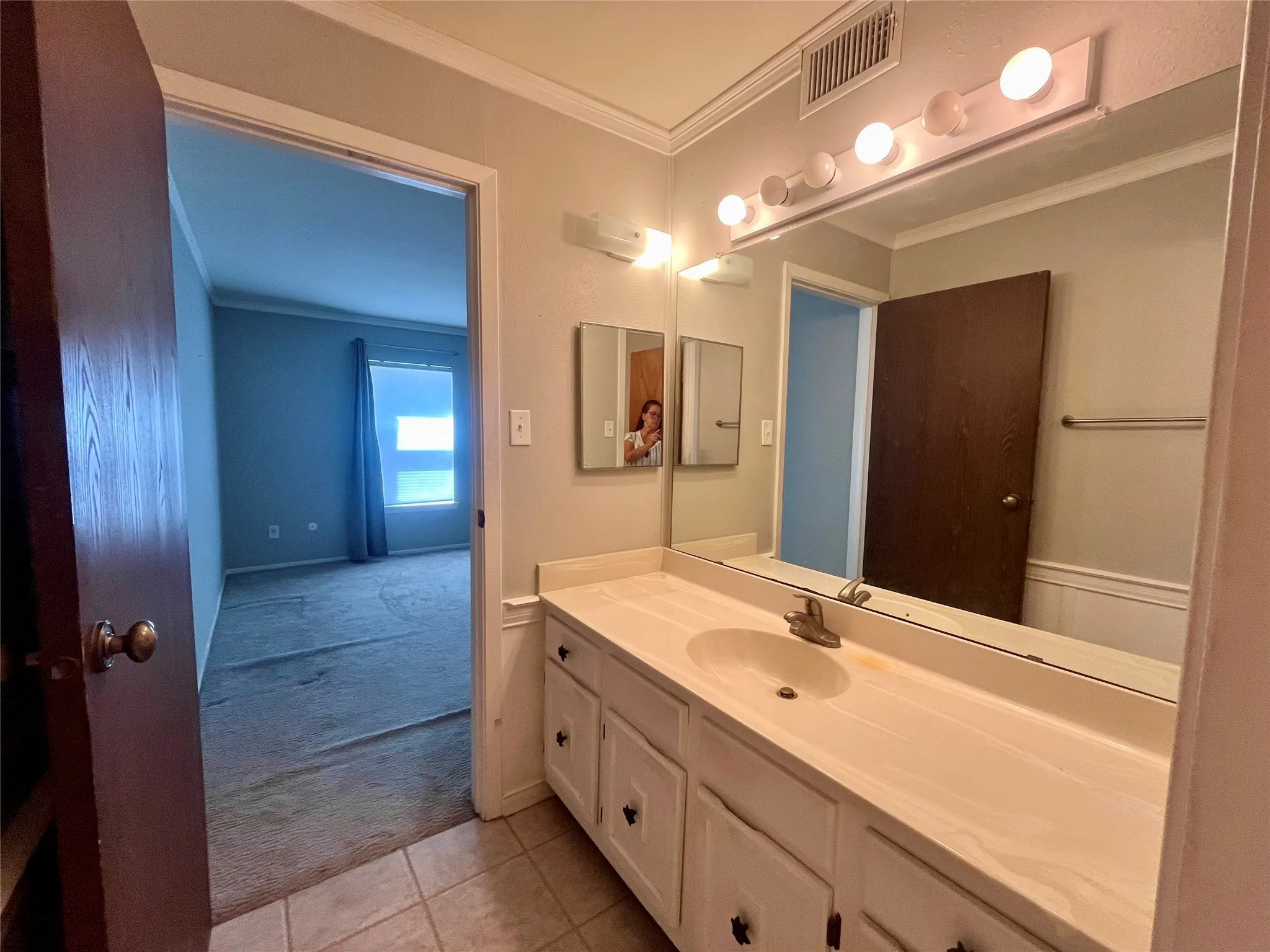 Single Family Residence For Sale in Dallas County , 7410 Boisenberry Lane, Dallas, Texas 75249, 4 Bedroom, 3 Bathroom, 2 Garage spaces, 2,435 Sqft, built in 1981, mls#21346924, Real Estate Agent in Dallas, Homes For Sale in Dallas county, Homes For Sale in Dallas, Realtor in Dallas Texas, Real Estate Brokerage Independent Realty Texas, Luminita Cordes Realtor