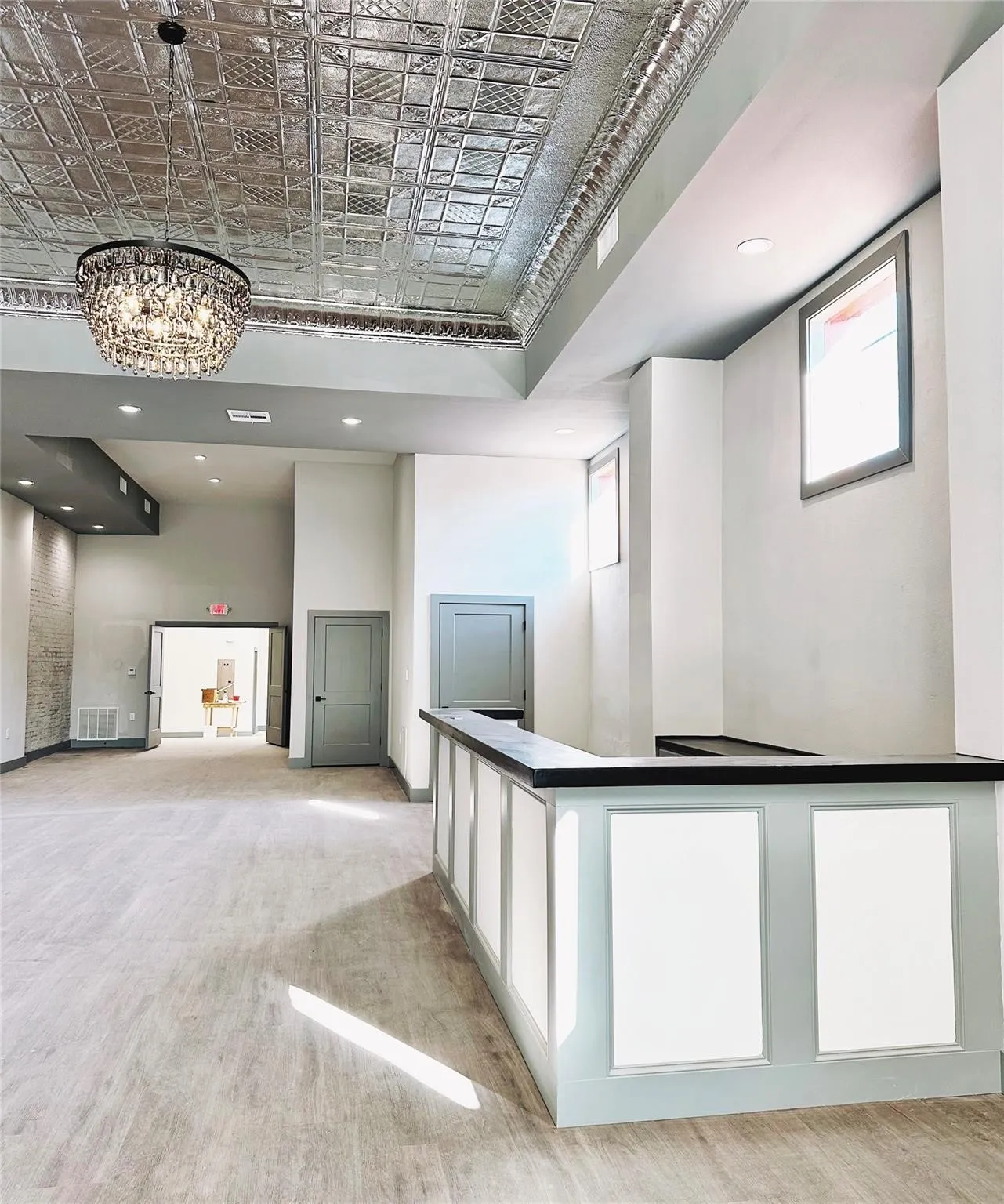 Retail For Sale in Grayson County , 501 W Main Street, Denison, Texas 75020, 0, 0, Garage spaces, 6,000 Sqft, built in 1900, mls#21347637, Real Estate Agent in Denison, Homes For Sale in Grayson county, Homes For Sale in Denison, Realtor in Denison Texas, Real Estate Brokerage Independent Realty Texas, Luminita Cordes Realtor