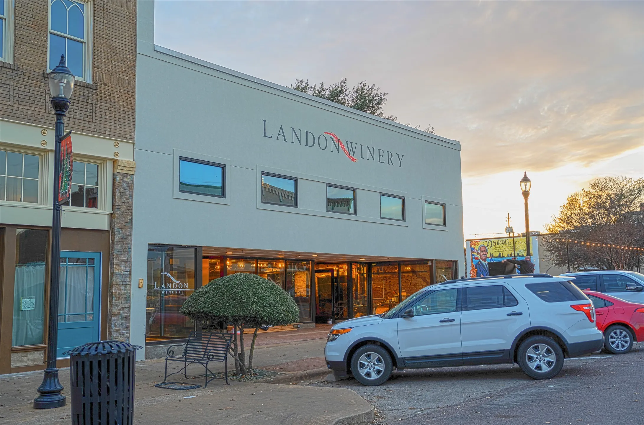 Landon winery - neighbor on Main