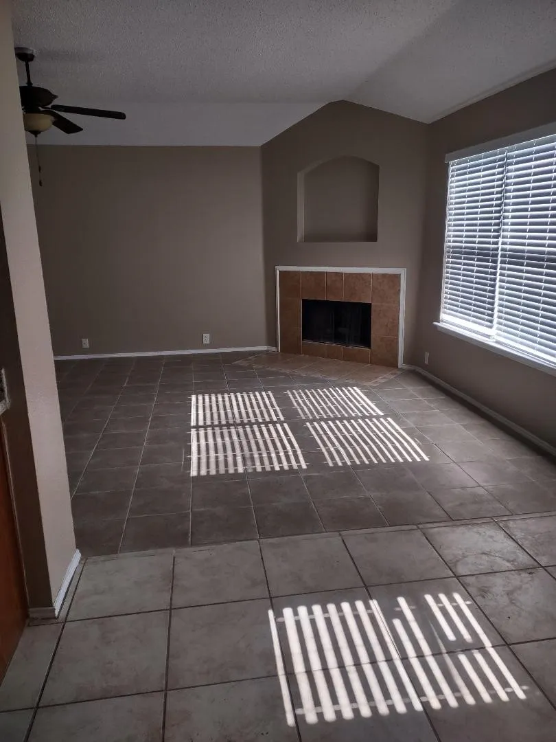 Single Family Residence For Rent in Dallas County , 1613 Wavecrest Drive, Glenn Heights, Texas 75154, 4 Bedroom, 2 Bathroom, 2 Garage spaces, 1,653 Sqft, built in 2004, mls#21347639, Real Estate Agent in Glenn Heights, Homes For Rent in Dallas county, Homes For Rent in Glenn Heights, Realtor in Glenn Heights Texas, Real Estate Brokerage Independent Realty Texas, Luminita Cordes Realtor