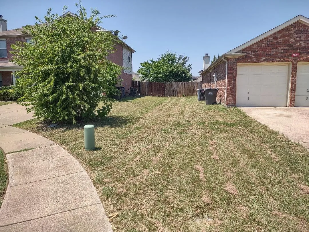 Single Family Residence For Rent in Dallas County , 1613 Wavecrest Drive, Glenn Heights, Texas 75154, 4 Bedroom, 2 Bathroom, 2 Garage spaces, 1,653 Sqft, built in 2004, mls#21347639, Real Estate Agent in Glenn Heights, Homes For Rent in Dallas county, Homes For Rent in Glenn Heights, Realtor in Glenn Heights Texas, Real Estate Brokerage Independent Realty Texas, Luminita Cordes Realtor
