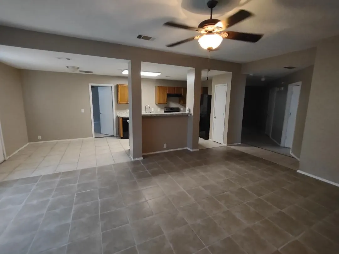 Single Family Residence For Rent in Dallas County , 1613 Wavecrest Drive, Glenn Heights, Texas 75154, 4 Bedroom, 2 Bathroom, 2 Garage spaces, 1,653 Sqft, built in 2004, mls#21347639, Real Estate Agent in Glenn Heights, Homes For Rent in Dallas county, Homes For Rent in Glenn Heights, Realtor in Glenn Heights Texas, Real Estate Brokerage Independent Realty Texas, Luminita Cordes Realtor