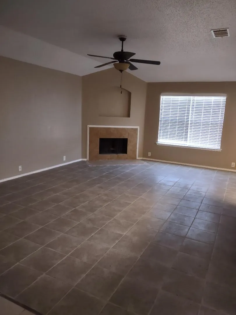 Single Family Residence For Rent in Dallas County , 1613 Wavecrest Drive, Glenn Heights, Texas 75154, 4 Bedroom, 2 Bathroom, 2 Garage spaces, 1,653 Sqft, built in 2004, mls#21347639, Real Estate Agent in Glenn Heights, Homes For Rent in Dallas county, Homes For Rent in Glenn Heights, Realtor in Glenn Heights Texas, Real Estate Brokerage Independent Realty Texas, Luminita Cordes Realtor
