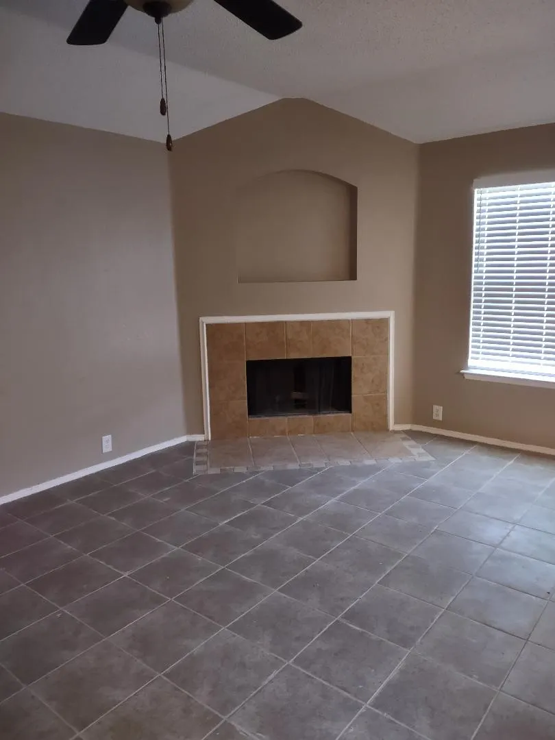 Single Family Residence For Rent in Dallas County , 1613 Wavecrest Drive, Glenn Heights, Texas 75154, 4 Bedroom, 2 Bathroom, 2 Garage spaces, 1,653 Sqft, built in 2004, mls#21347639, Real Estate Agent in Glenn Heights, Homes For Rent in Dallas county, Homes For Rent in Glenn Heights, Realtor in Glenn Heights Texas, Real Estate Brokerage Independent Realty Texas, Luminita Cordes Realtor