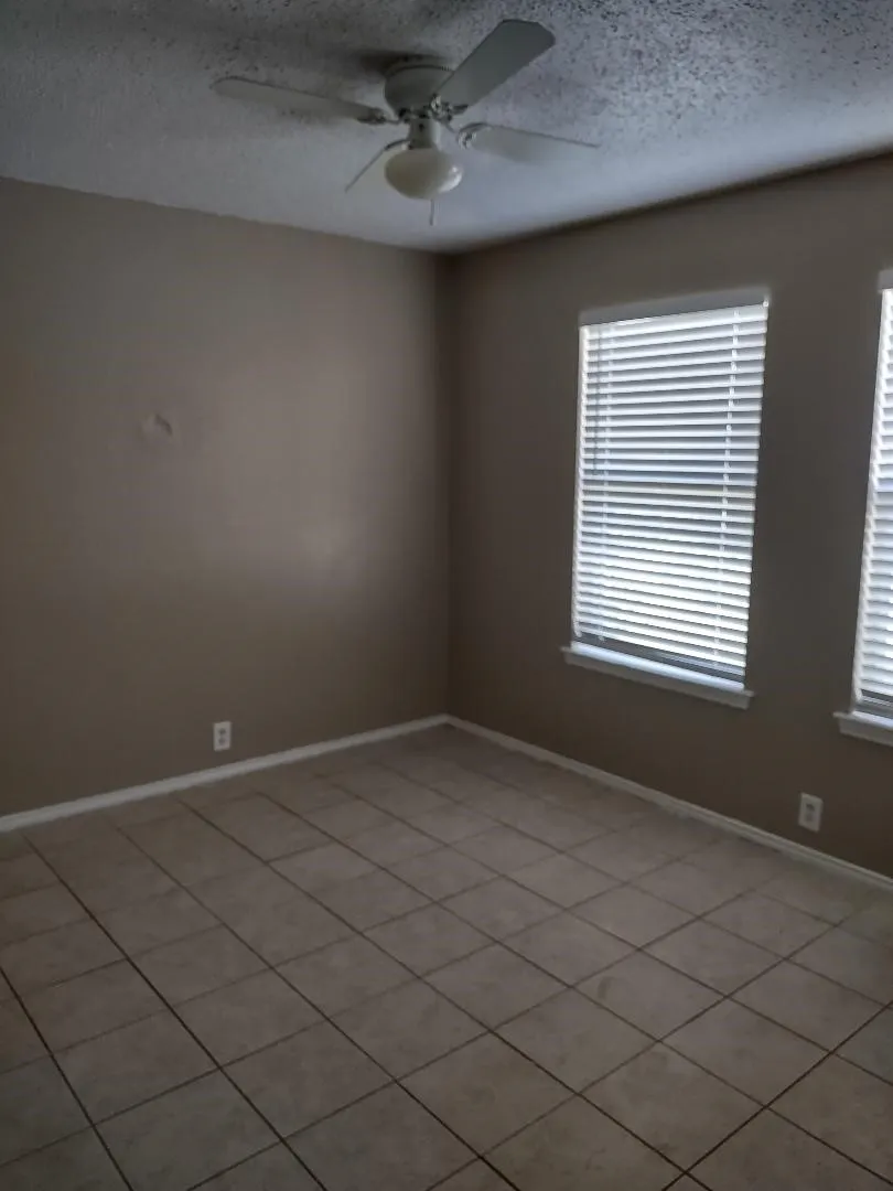 Single Family Residence For Rent in Dallas County , 1613 Wavecrest Drive, Glenn Heights, Texas 75154, 4 Bedroom, 2 Bathroom, 2 Garage spaces, 1,653 Sqft, built in 2004, mls#21347639, Real Estate Agent in Glenn Heights, Homes For Rent in Dallas county, Homes For Rent in Glenn Heights, Realtor in Glenn Heights Texas, Real Estate Brokerage Independent Realty Texas, Luminita Cordes Realtor
