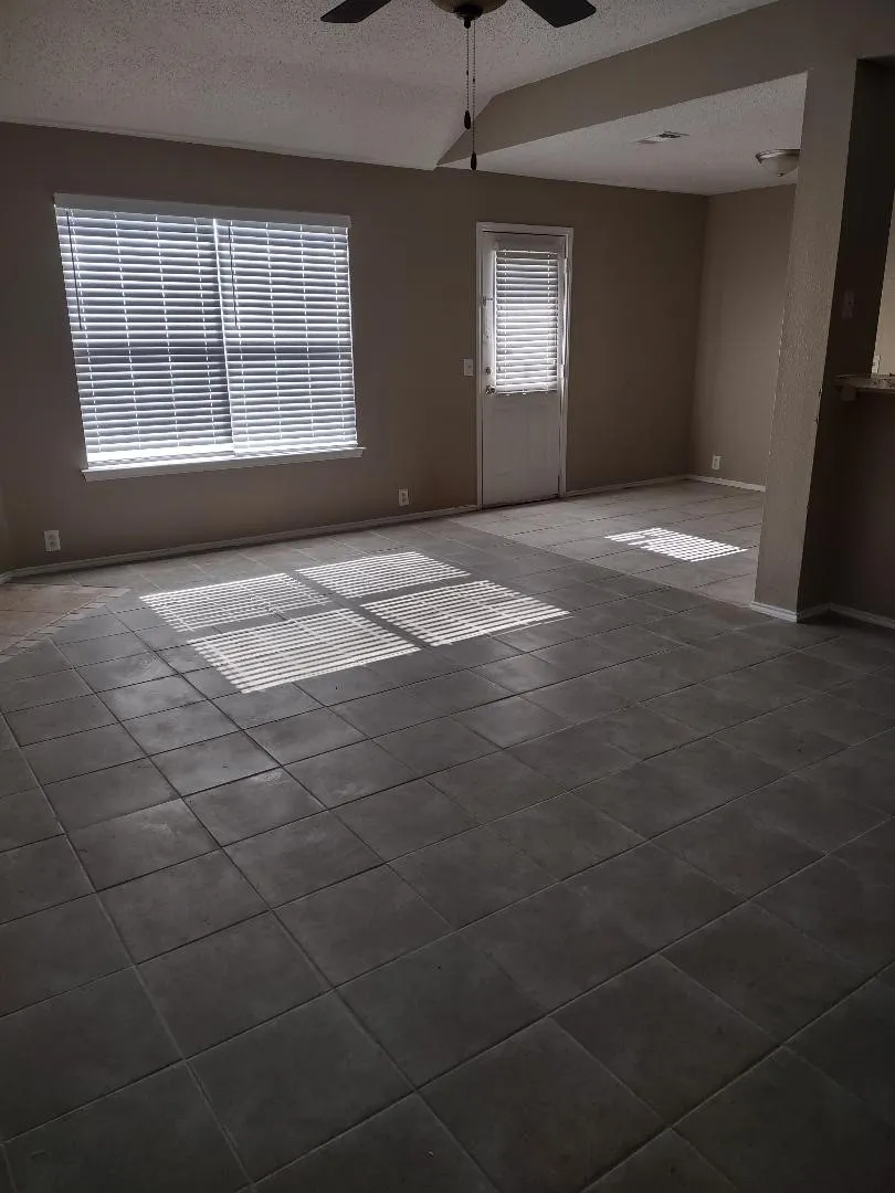 Single Family Residence For Rent in Dallas County , 1613 Wavecrest Drive, Glenn Heights, Texas 75154, 4 Bedroom, 2 Bathroom, 2 Garage spaces, 1,653 Sqft, built in 2004, mls#21347639, Real Estate Agent in Glenn Heights, Homes For Rent in Dallas county, Homes For Rent in Glenn Heights, Realtor in Glenn Heights Texas, Real Estate Brokerage Independent Realty Texas, Luminita Cordes Realtor