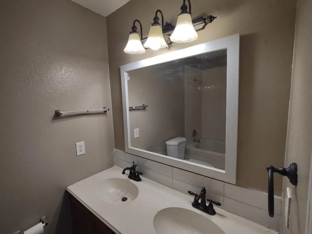 Single Family Residence For Rent in Dallas County , 1613 Wavecrest Drive, Glenn Heights, Texas 75154, 4 Bedroom, 2 Bathroom, 2 Garage spaces, 1,653 Sqft, built in 2004, mls#21347639, Real Estate Agent in Glenn Heights, Homes For Rent in Dallas county, Homes For Rent in Glenn Heights, Realtor in Glenn Heights Texas, Real Estate Brokerage Independent Realty Texas, Luminita Cordes Realtor