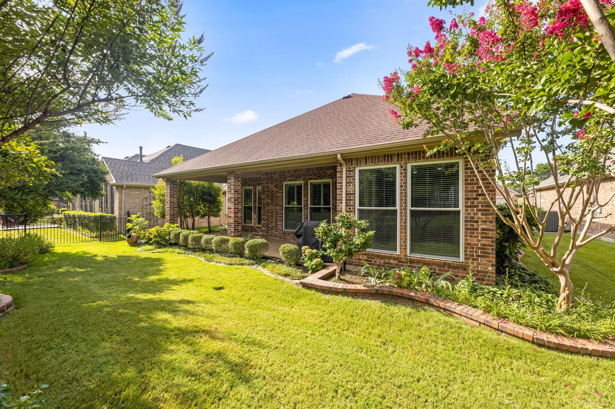Single Family Residence For Sale in Collin County , 1385 Sagebrook Drive, Fairview, Texas 75069, 2 Bedroom, 2 Bathroom, 2 Garage spaces, 1,848 Sqft, built in 2001, mls#21345114, Real Estate Agent in Fairview, Homes For Sale in Collin county, Homes For Sale in Fairview, Realtor in Fairview Texas, Real Estate Brokerage Independent Realty Texas, Luminita Cordes Realtor