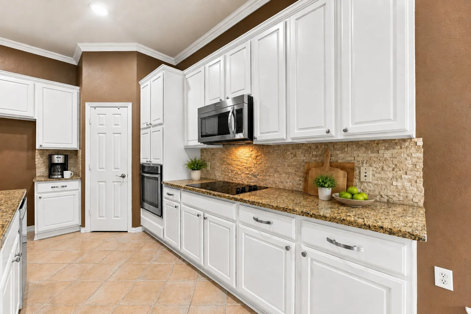 Single Family Residence For Sale in Collin County , 1385 Sagebrook Drive, Fairview, Texas 75069, 2 Bedroom, 2 Bathroom, 2 Garage spaces, 1,848 Sqft, built in 2001, mls#21345114, Real Estate Agent in Fairview, Homes For Sale in Collin county, Homes For Sale in Fairview, Realtor in Fairview Texas, Real Estate Brokerage Independent Realty Texas, Luminita Cordes Realtor