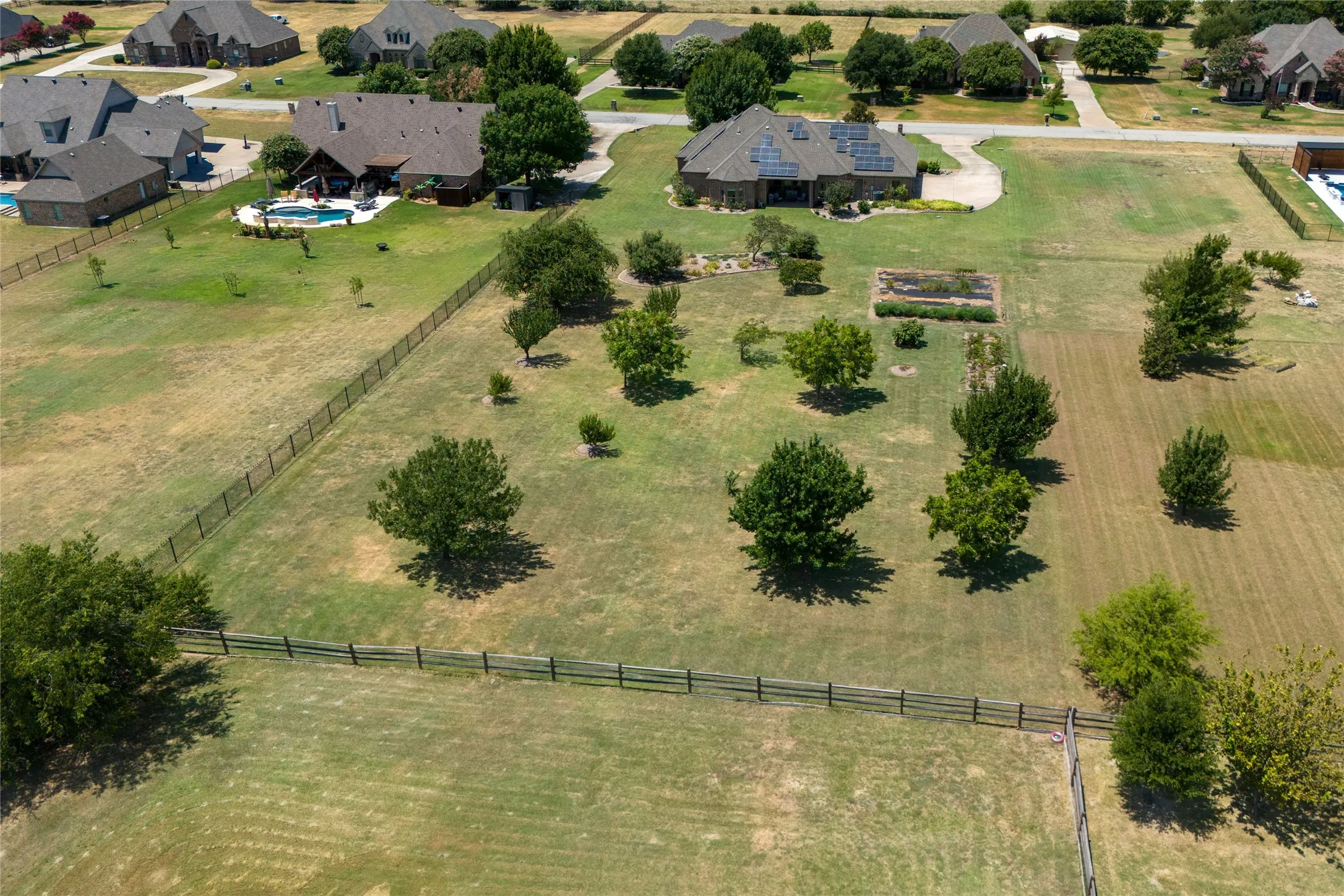 Single Family Residence For Sale in Tarrant County , 11082 Sarah Lane, Fort Worth, Texas 76179, 4 Bedroom, 3 Bathroom, 3 Garage spaces, 2,398 Sqft, built in 2006, mls#21347459, Real Estate Agent in Fort Worth, Homes For Sale in Tarrant county, Homes For Sale in Fort Worth, Realtor in Fort Worth Texas, Real Estate Brokerage Independent Realty Texas, Luminita Cordes Realtor