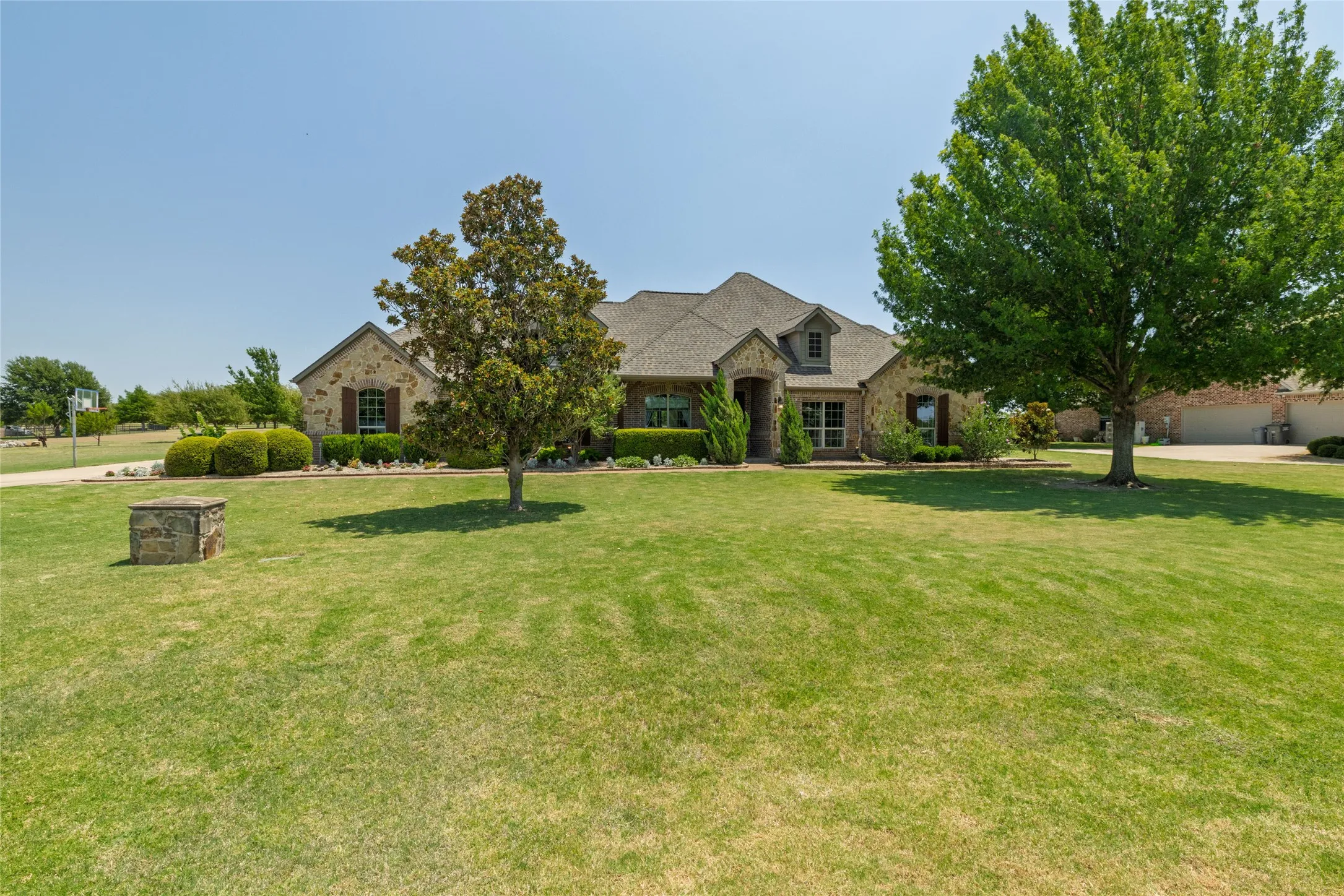 Single Family Residence For Sale in Tarrant County , 11082 Sarah Lane, Fort Worth, Texas 76179, 4 Bedroom, 3 Bathroom, 3 Garage spaces, 2,398 Sqft, built in 2006, mls#21347459, Real Estate Agent in Fort Worth, Homes For Sale in Tarrant county, Homes For Sale in Fort Worth, Realtor in Fort Worth Texas, Real Estate Brokerage Independent Realty Texas, Luminita Cordes Realtor