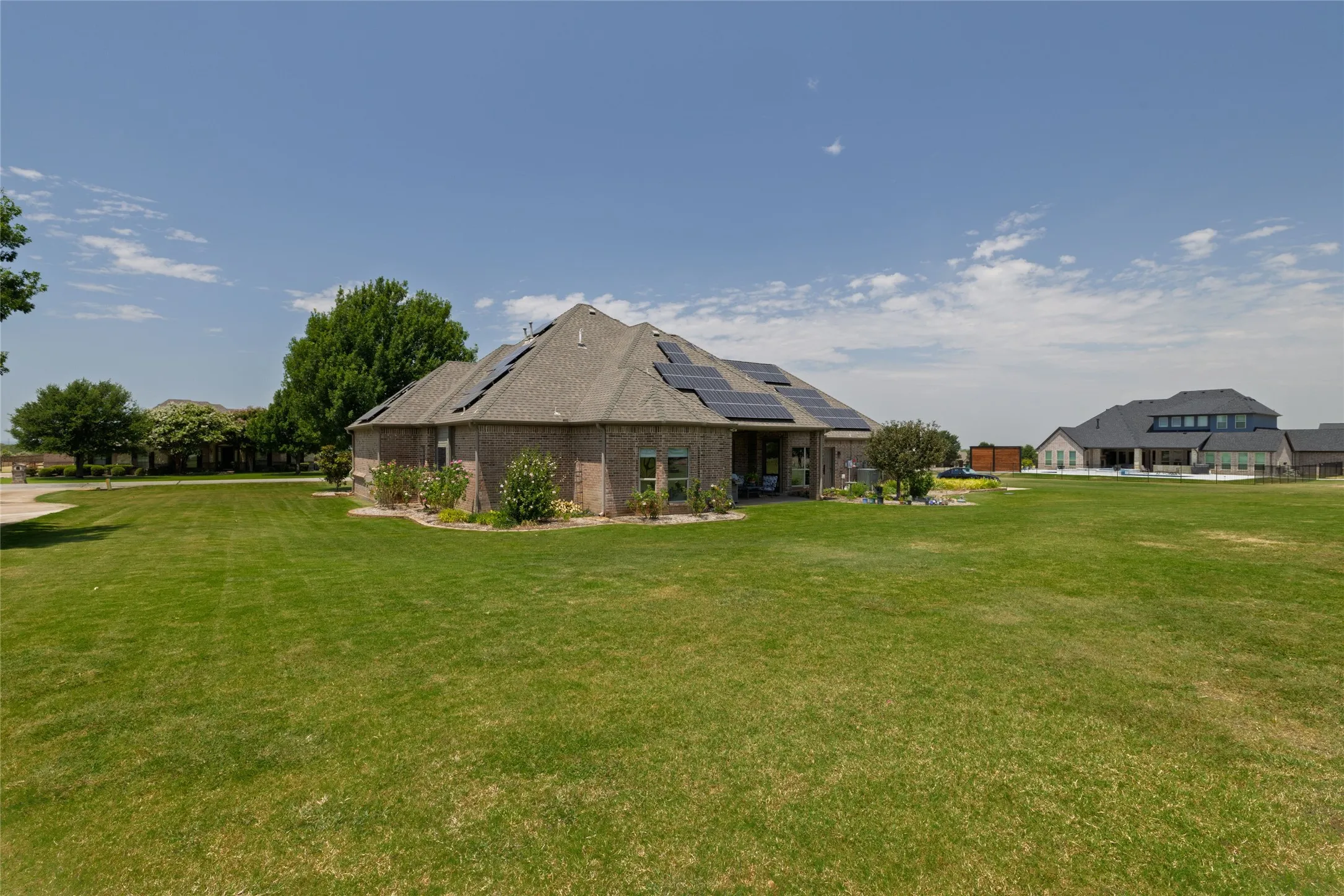 Single Family Residence For Sale in Tarrant County , 11082 Sarah Lane, Fort Worth, Texas 76179, 4 Bedroom, 3 Bathroom, 3 Garage spaces, 2,398 Sqft, built in 2006, mls#21347459, Real Estate Agent in Fort Worth, Homes For Sale in Tarrant county, Homes For Sale in Fort Worth, Realtor in Fort Worth Texas, Real Estate Brokerage Independent Realty Texas, Luminita Cordes Realtor