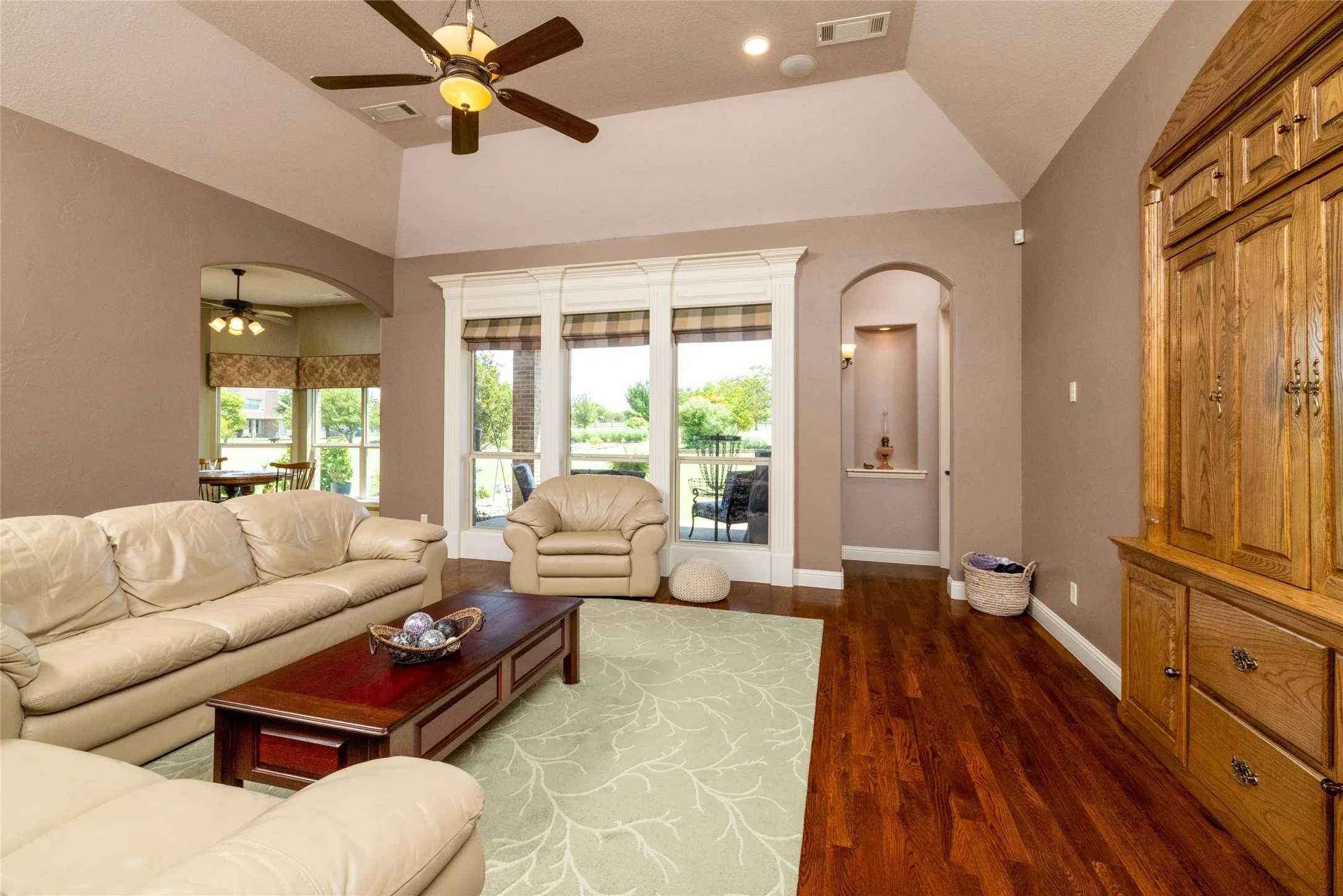 Single Family Residence For Sale in Tarrant County , 11082 Sarah Lane, Fort Worth, Texas 76179, 4 Bedroom, 3 Bathroom, 3 Garage spaces, 2,398 Sqft, built in 2006, mls#21347459, Real Estate Agent in Fort Worth, Homes For Sale in Tarrant county, Homes For Sale in Fort Worth, Realtor in Fort Worth Texas, Real Estate Brokerage Independent Realty Texas, Luminita Cordes Realtor