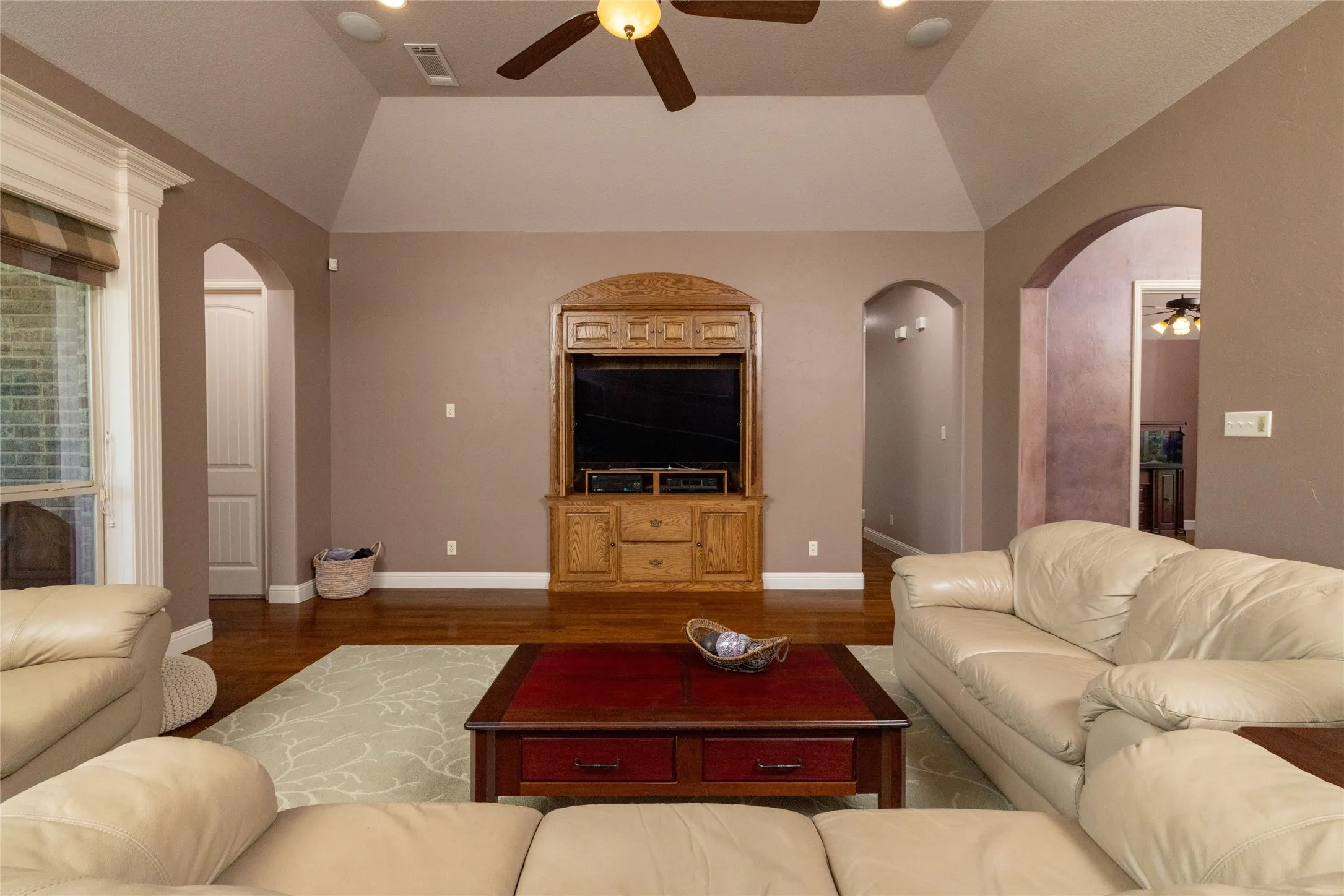 Single Family Residence For Sale in Tarrant County , 11082 Sarah Lane, Fort Worth, Texas 76179, 4 Bedroom, 3 Bathroom, 3 Garage spaces, 2,398 Sqft, built in 2006, mls#21347459, Real Estate Agent in Fort Worth, Homes For Sale in Tarrant county, Homes For Sale in Fort Worth, Realtor in Fort Worth Texas, Real Estate Brokerage Independent Realty Texas, Luminita Cordes Realtor