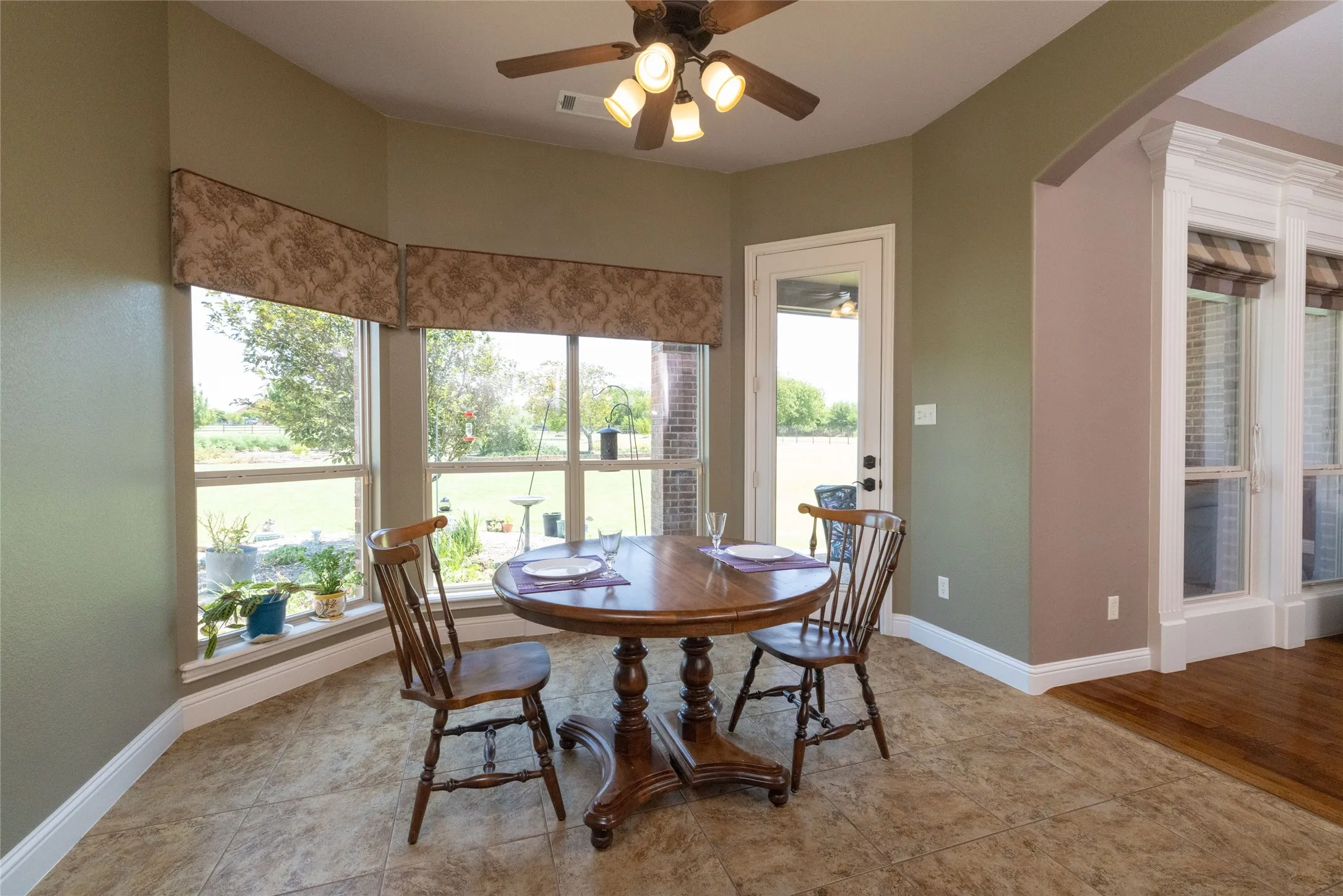 Single Family Residence For Sale in Tarrant County , 11082 Sarah Lane, Fort Worth, Texas 76179, 4 Bedroom, 3 Bathroom, 3 Garage spaces, 2,398 Sqft, built in 2006, mls#21347459, Real Estate Agent in Fort Worth, Homes For Sale in Tarrant county, Homes For Sale in Fort Worth, Realtor in Fort Worth Texas, Real Estate Brokerage Independent Realty Texas, Luminita Cordes Realtor