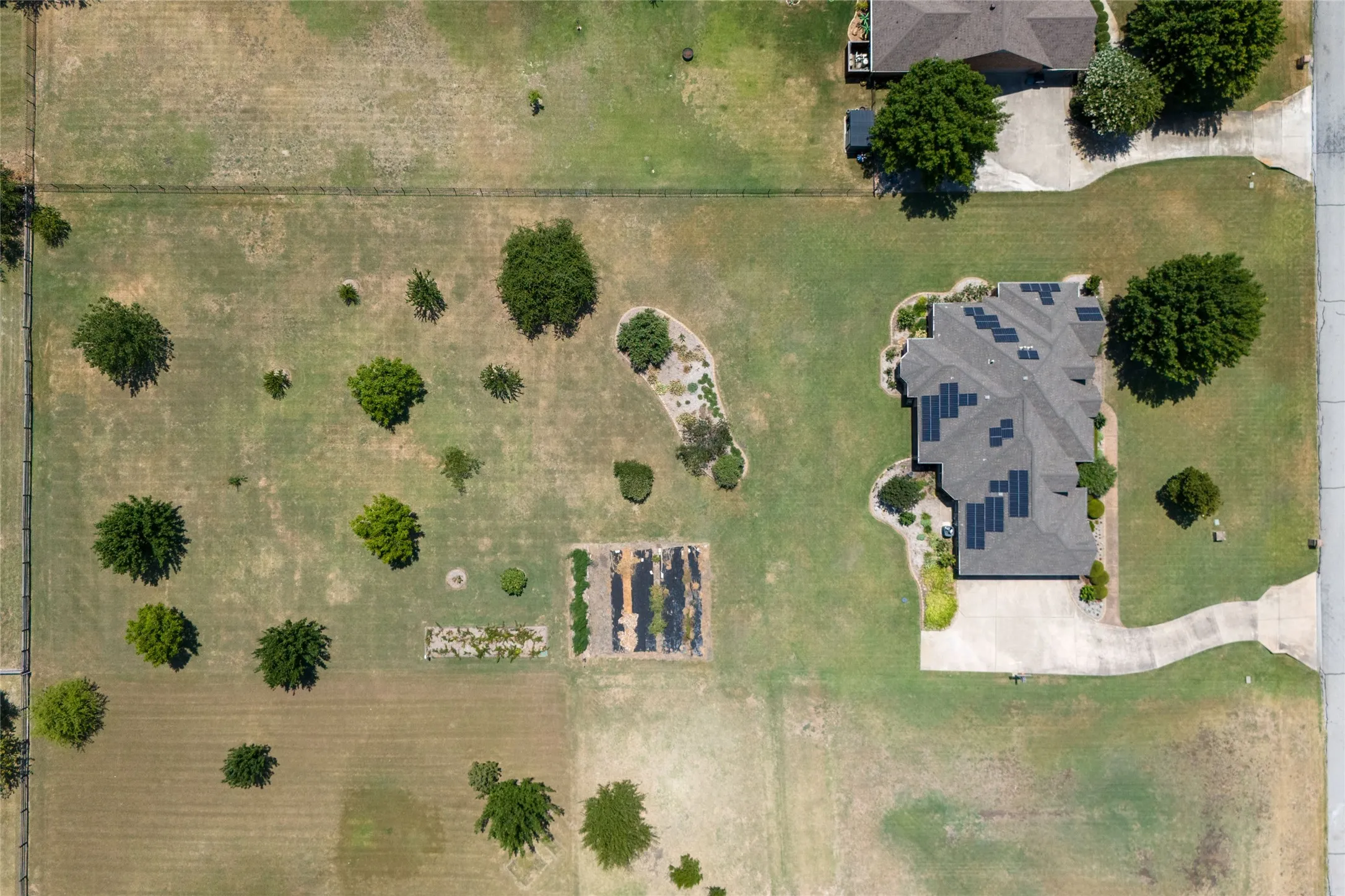 Single Family Residence For Sale in Tarrant County , 11082 Sarah Lane, Fort Worth, Texas 76179, 4 Bedroom, 3 Bathroom, 3 Garage spaces, 2,398 Sqft, built in 2006, mls#21347459, Real Estate Agent in Fort Worth, Homes For Sale in Tarrant county, Homes For Sale in Fort Worth, Realtor in Fort Worth Texas, Real Estate Brokerage Independent Realty Texas, Luminita Cordes Realtor