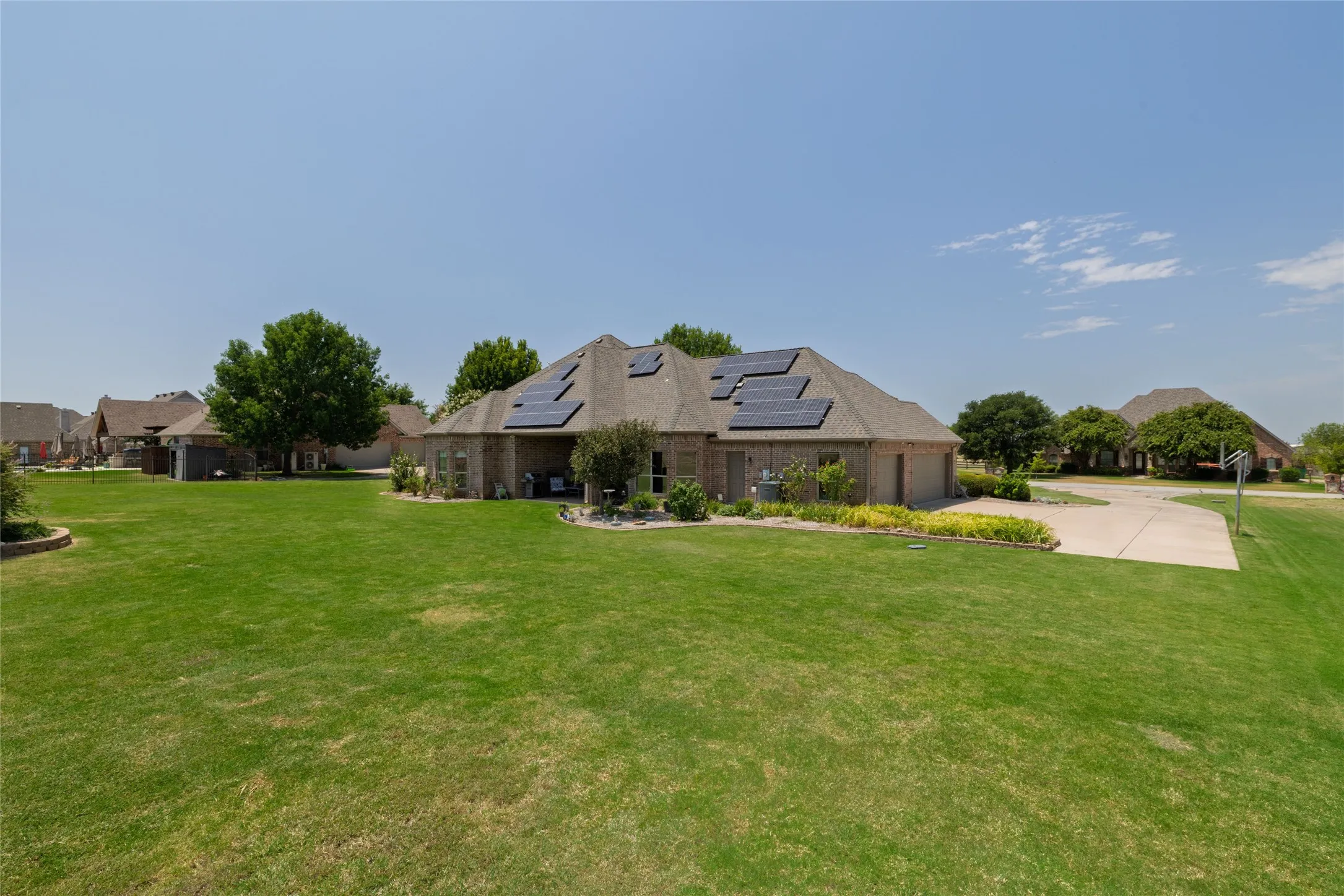 Single Family Residence For Sale in Tarrant County , 11082 Sarah Lane, Fort Worth, Texas 76179, 4 Bedroom, 3 Bathroom, 3 Garage spaces, 2,398 Sqft, built in 2006, mls#21347459, Real Estate Agent in Fort Worth, Homes For Sale in Tarrant county, Homes For Sale in Fort Worth, Realtor in Fort Worth Texas, Real Estate Brokerage Independent Realty Texas, Luminita Cordes Realtor