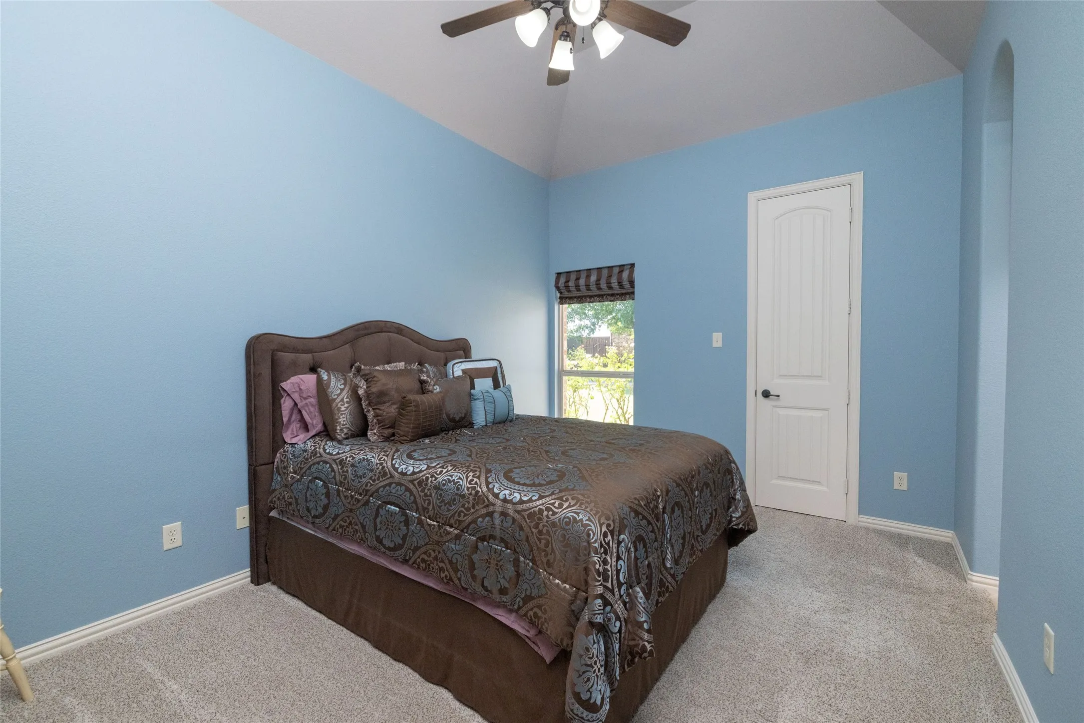 Single Family Residence For Sale in Tarrant County , 11082 Sarah Lane, Fort Worth, Texas 76179, 4 Bedroom, 3 Bathroom, 3 Garage spaces, 2,398 Sqft, built in 2006, mls#21347459, Real Estate Agent in Fort Worth, Homes For Sale in Tarrant county, Homes For Sale in Fort Worth, Realtor in Fort Worth Texas, Real Estate Brokerage Independent Realty Texas, Luminita Cordes Realtor