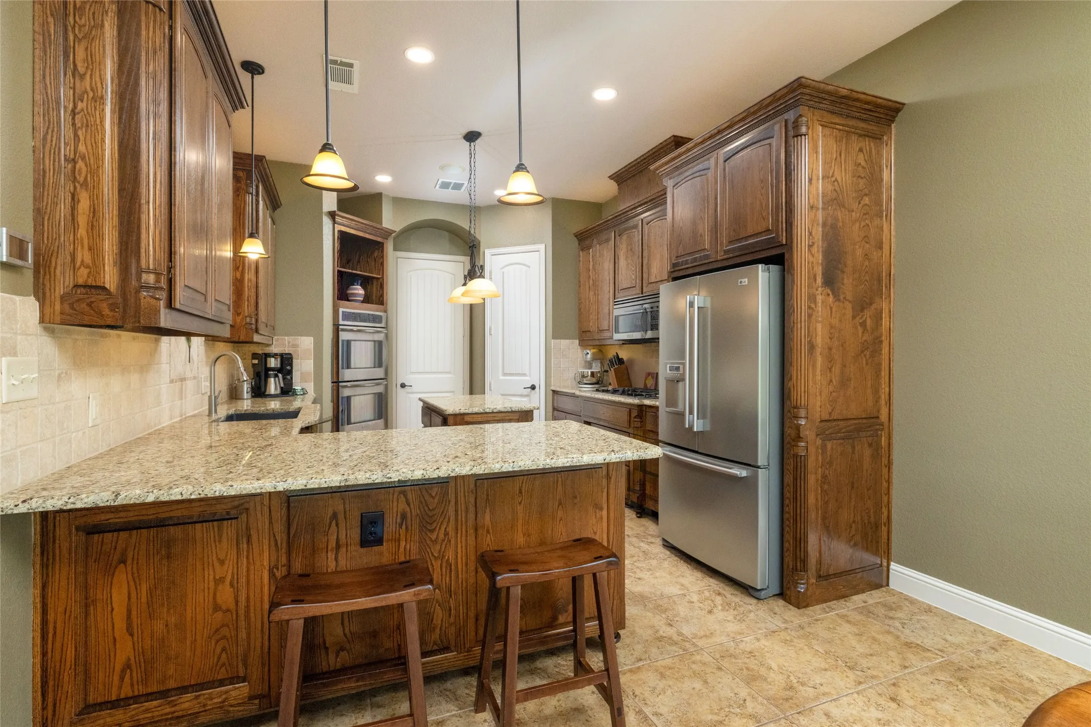 Single Family Residence For Sale in Tarrant County , 11082 Sarah Lane, Fort Worth, Texas 76179, 4 Bedroom, 3 Bathroom, 3 Garage spaces, 2,398 Sqft, built in 2006, mls#21347459, Real Estate Agent in Fort Worth, Homes For Sale in Tarrant county, Homes For Sale in Fort Worth, Realtor in Fort Worth Texas, Real Estate Brokerage Independent Realty Texas, Luminita Cordes Realtor