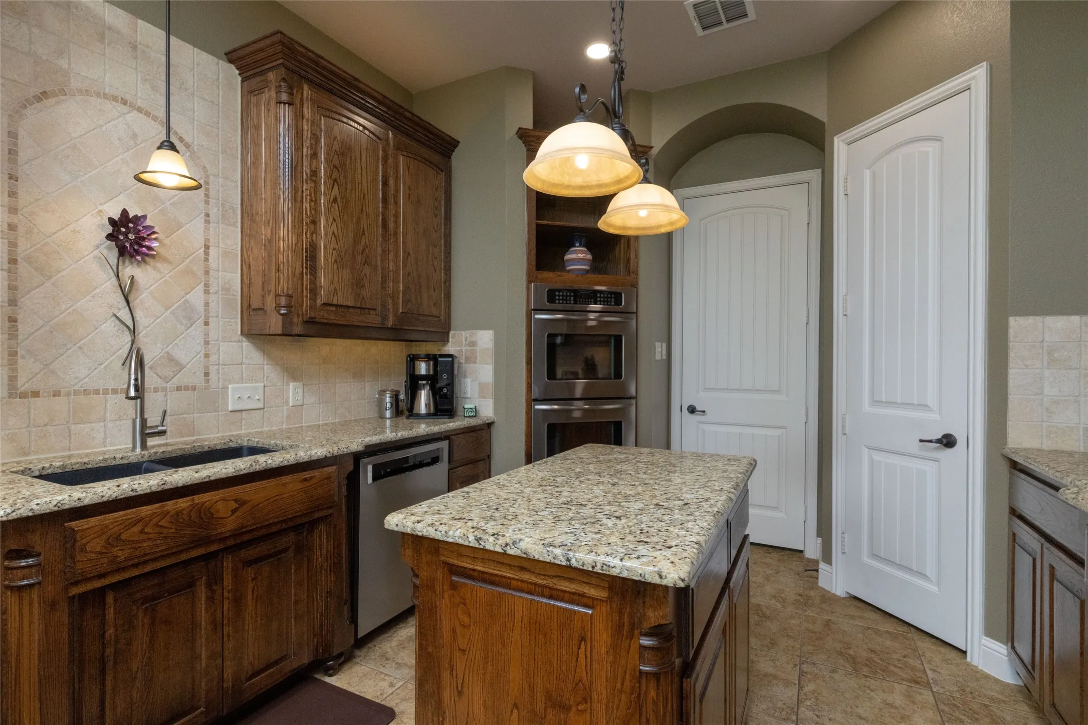 Single Family Residence For Sale in Tarrant County , 11082 Sarah Lane, Fort Worth, Texas 76179, 4 Bedroom, 3 Bathroom, 3 Garage spaces, 2,398 Sqft, built in 2006, mls#21347459, Real Estate Agent in Fort Worth, Homes For Sale in Tarrant county, Homes For Sale in Fort Worth, Realtor in Fort Worth Texas, Real Estate Brokerage Independent Realty Texas, Luminita Cordes Realtor