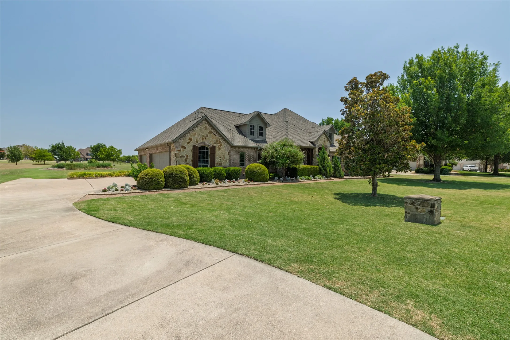 Single Family Residence For Sale in Tarrant County , 11082 Sarah Lane, Fort Worth, Texas 76179, 4 Bedroom, 3 Bathroom, 3 Garage spaces, 2,398 Sqft, built in 2006, mls#21347459, Real Estate Agent in Fort Worth, Homes For Sale in Tarrant county, Homes For Sale in Fort Worth, Realtor in Fort Worth Texas, Real Estate Brokerage Independent Realty Texas, Luminita Cordes Realtor