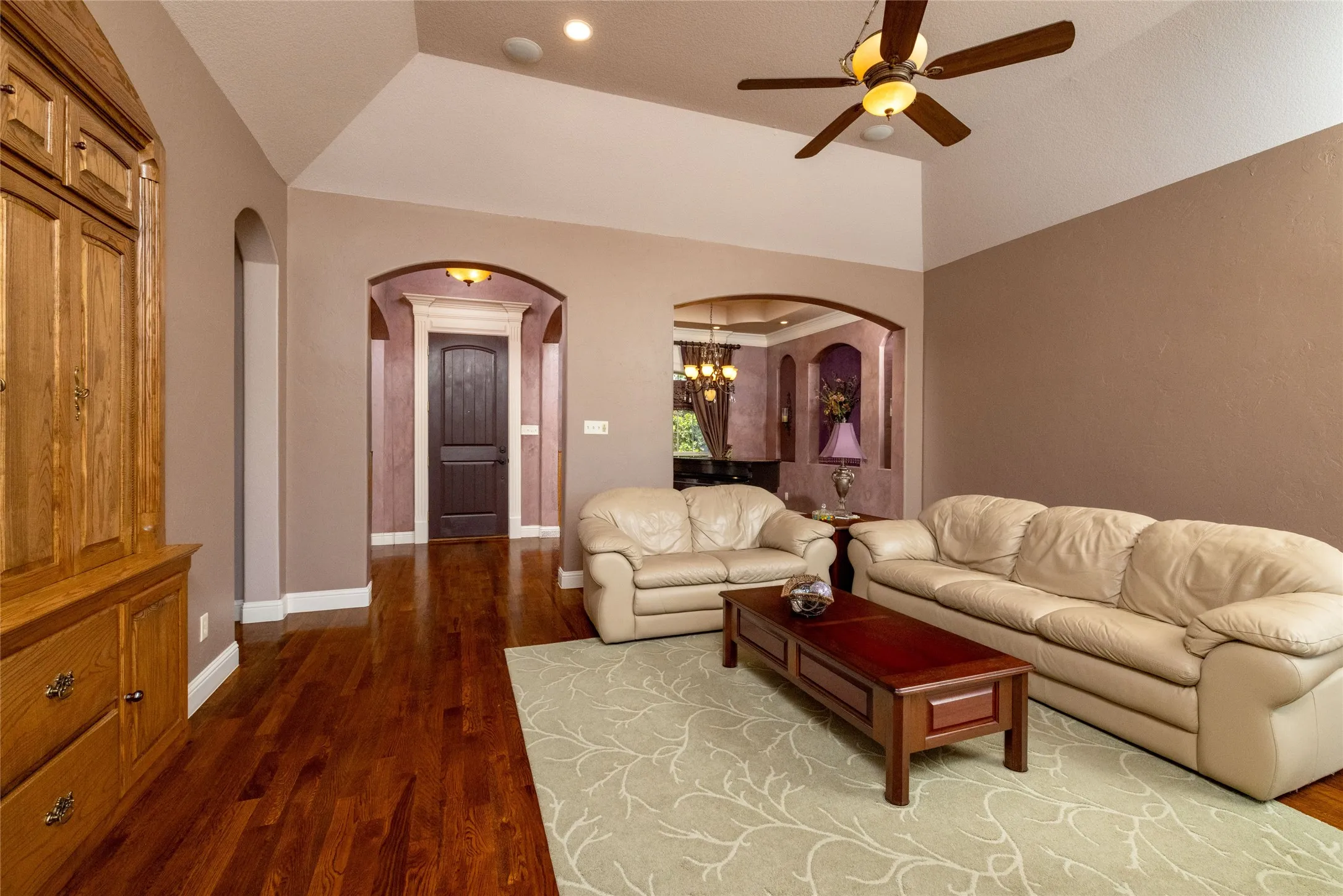 Single Family Residence For Sale in Tarrant County , 11082 Sarah Lane, Fort Worth, Texas 76179, 4 Bedroom, 3 Bathroom, 3 Garage spaces, 2,398 Sqft, built in 2006, mls#21347459, Real Estate Agent in Fort Worth, Homes For Sale in Tarrant county, Homes For Sale in Fort Worth, Realtor in Fort Worth Texas, Real Estate Brokerage Independent Realty Texas, Luminita Cordes Realtor